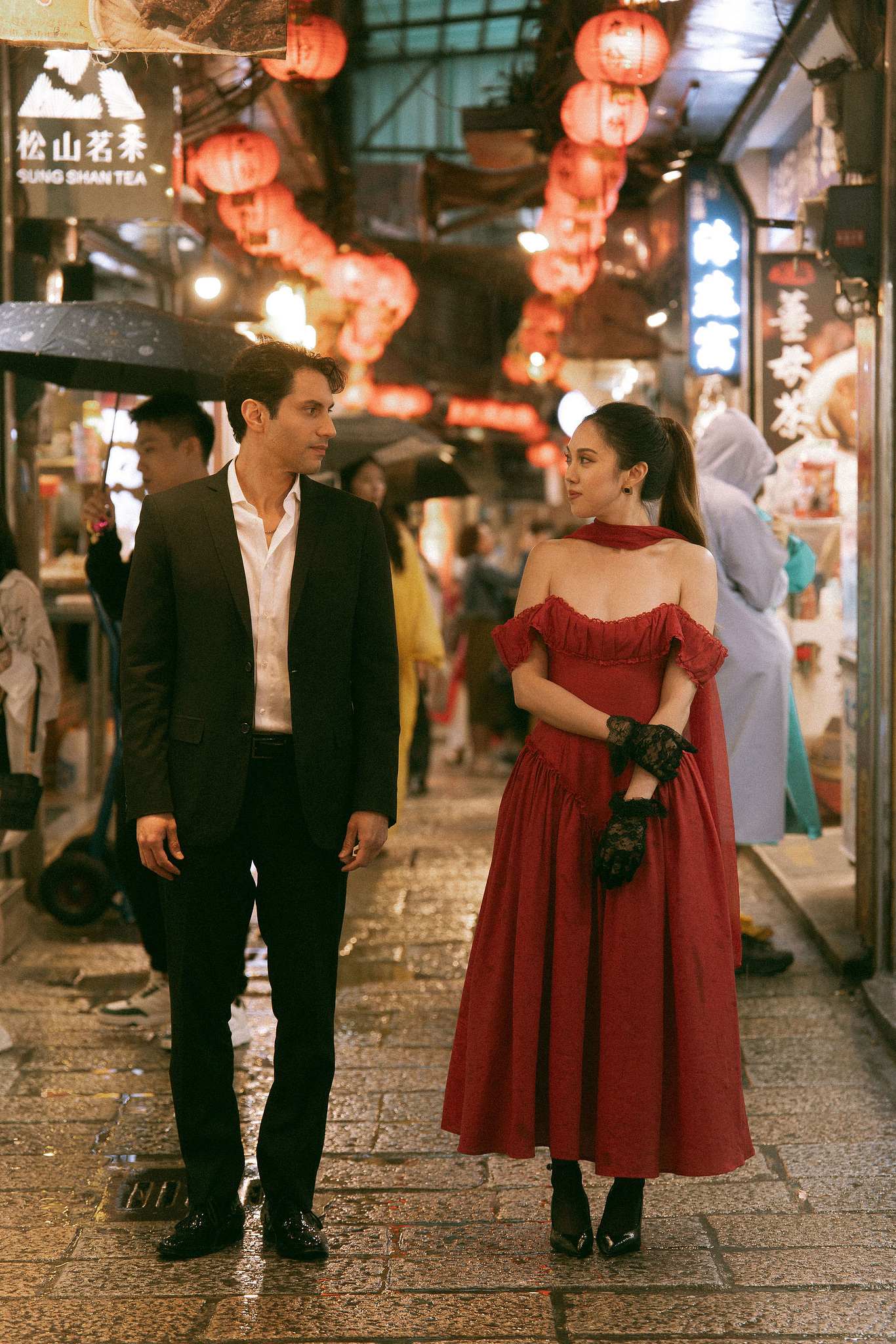Taiwan Pre-Wedding Photoshoot | Bopiliao Historical Block, Nanya Rocks, Jinguashi & Jiufen at Jiufen pre-wedding photo