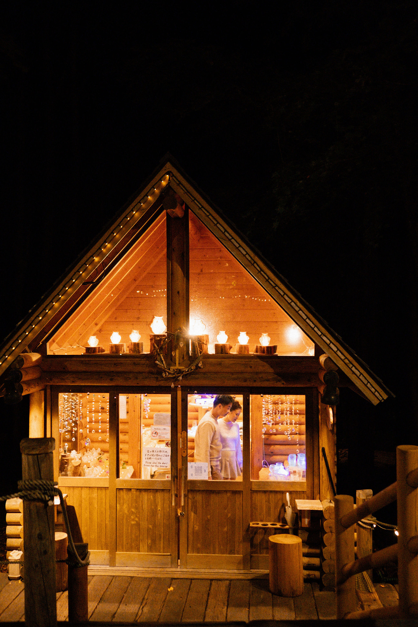 Furano, Hokkaido Pre-Wedding Photoshoot | Farm Chiyoda, Shikisai-no-oka & Ningle Terrace at Ningle Terrace pre-wedding photo