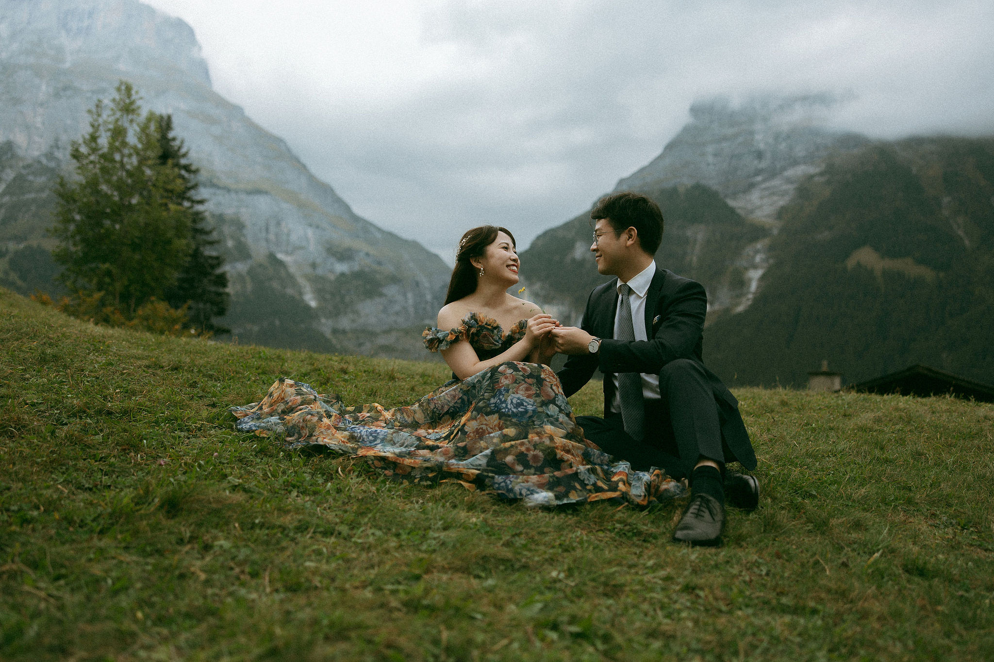 Switzerland Honeymoon Photoshoot Lucerne City Grindelwald First Cliff Lauterbrunnen Village at Grindelwald pre-wedding photo