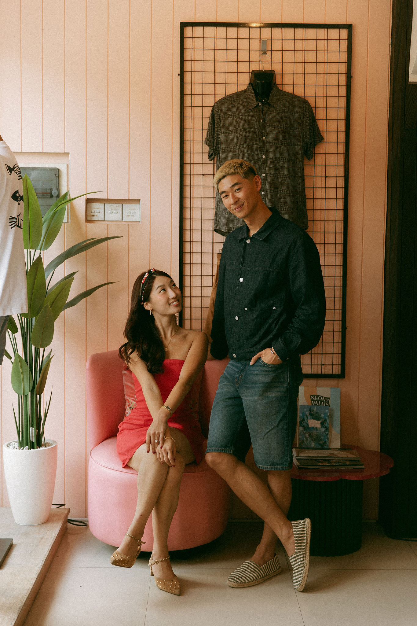 Bali Pre-Wedding Photoshoot | Mt. Batur Pinggan Village, Gelato Diner & Black Sand Beach at Restaurant   pre-wedding photo