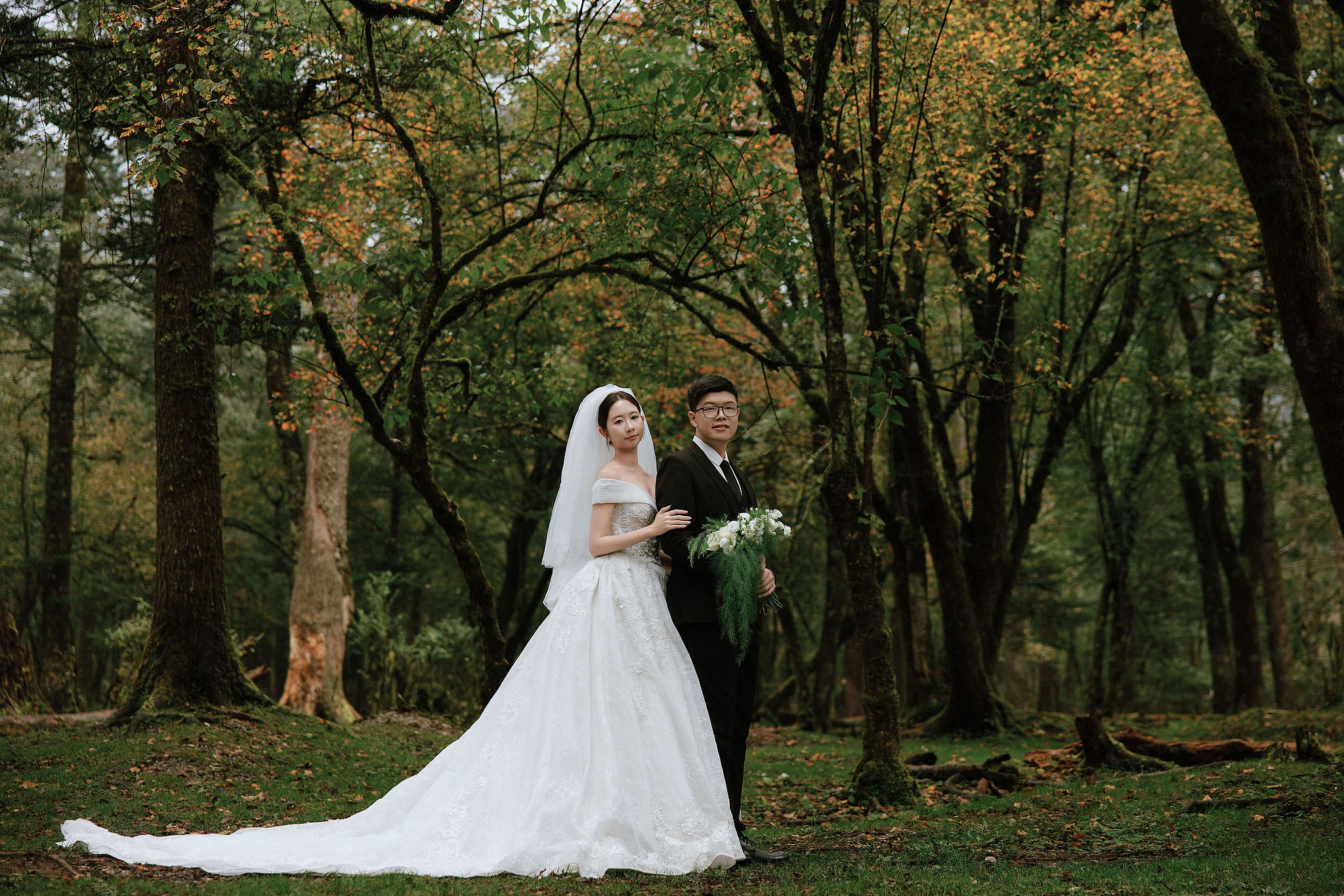 Lijiang, Yunnan Pre-Wedding Photoshoot | Spruce Meadow, Blue Moon Valley, Yulong Snow Mountain & Shuhe Ancient Town at Spruce Meadow pre-wedding photo