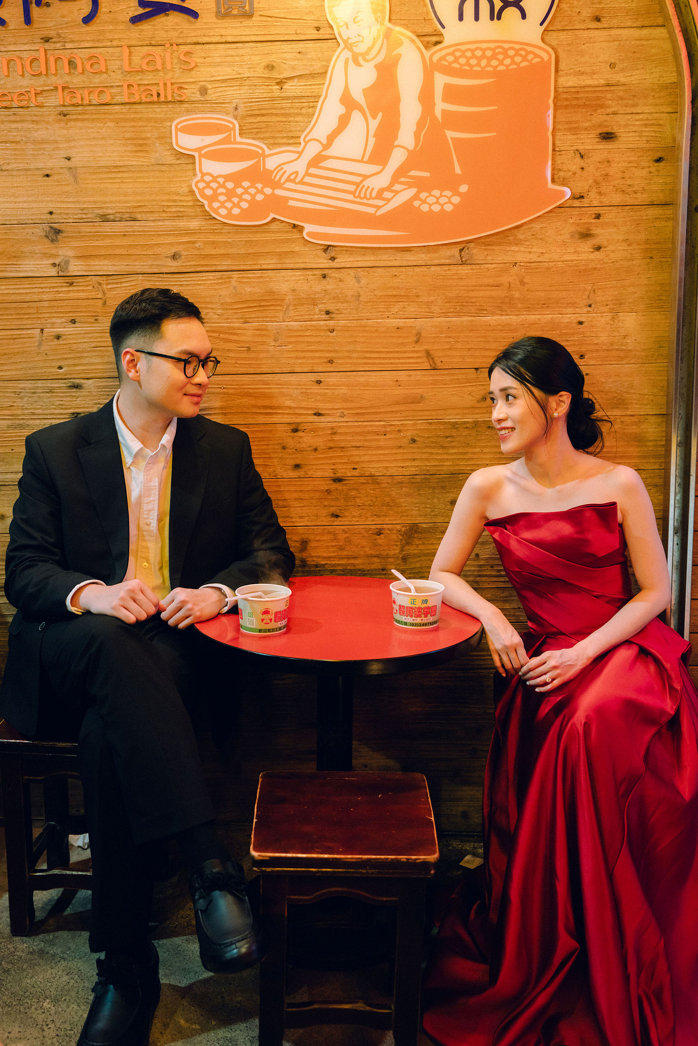 Taiwan Pre-Wedding Photoshoot | Dadaocheng, Shifen & Jiufen at Jiufen pre-wedding photo
