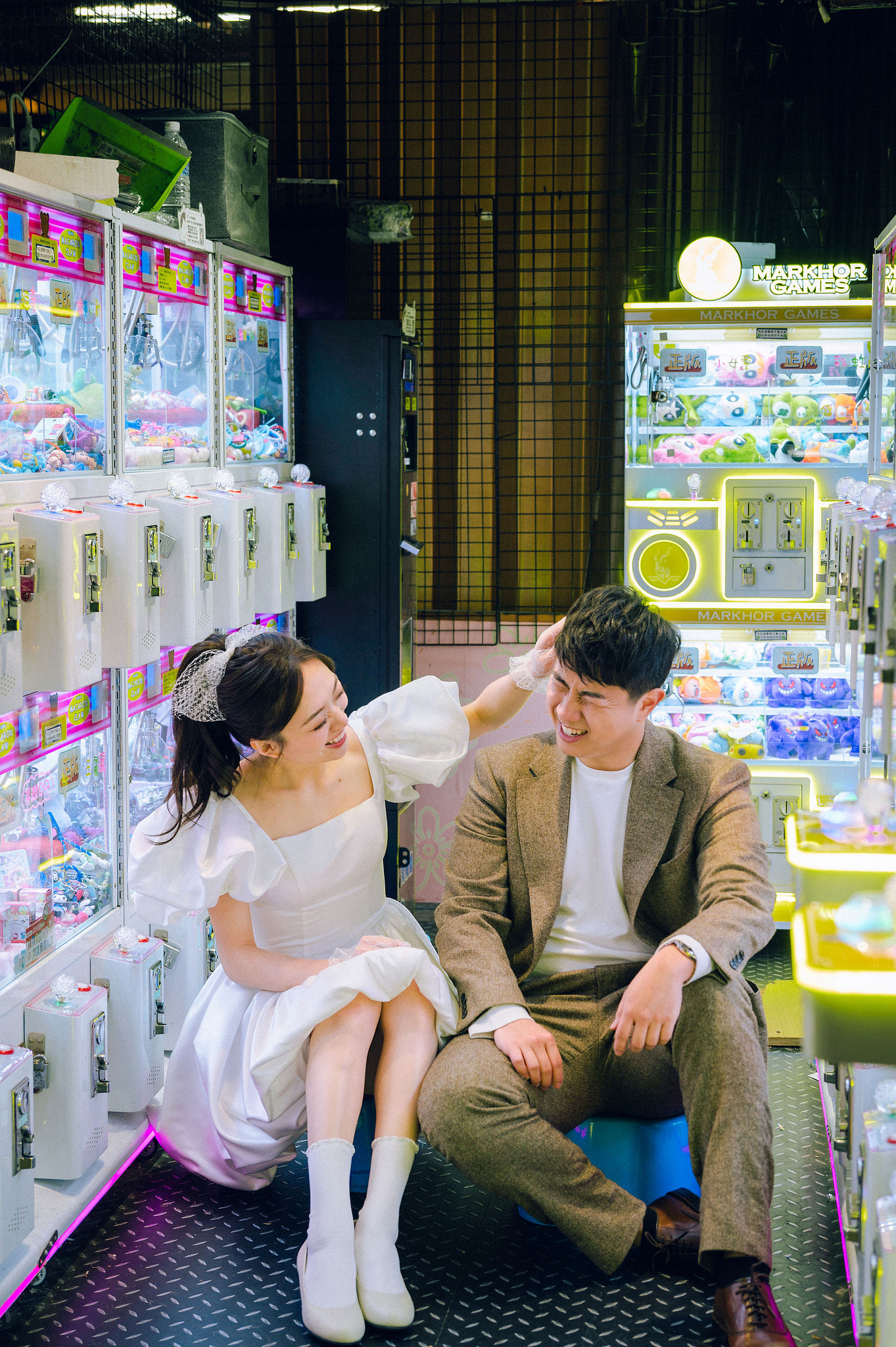 Taiwan Pre-Wedding Photoshoot | Dadaocheng, Nanjing Road & Huaxi Street at Huaxi Street pre-wedding photo