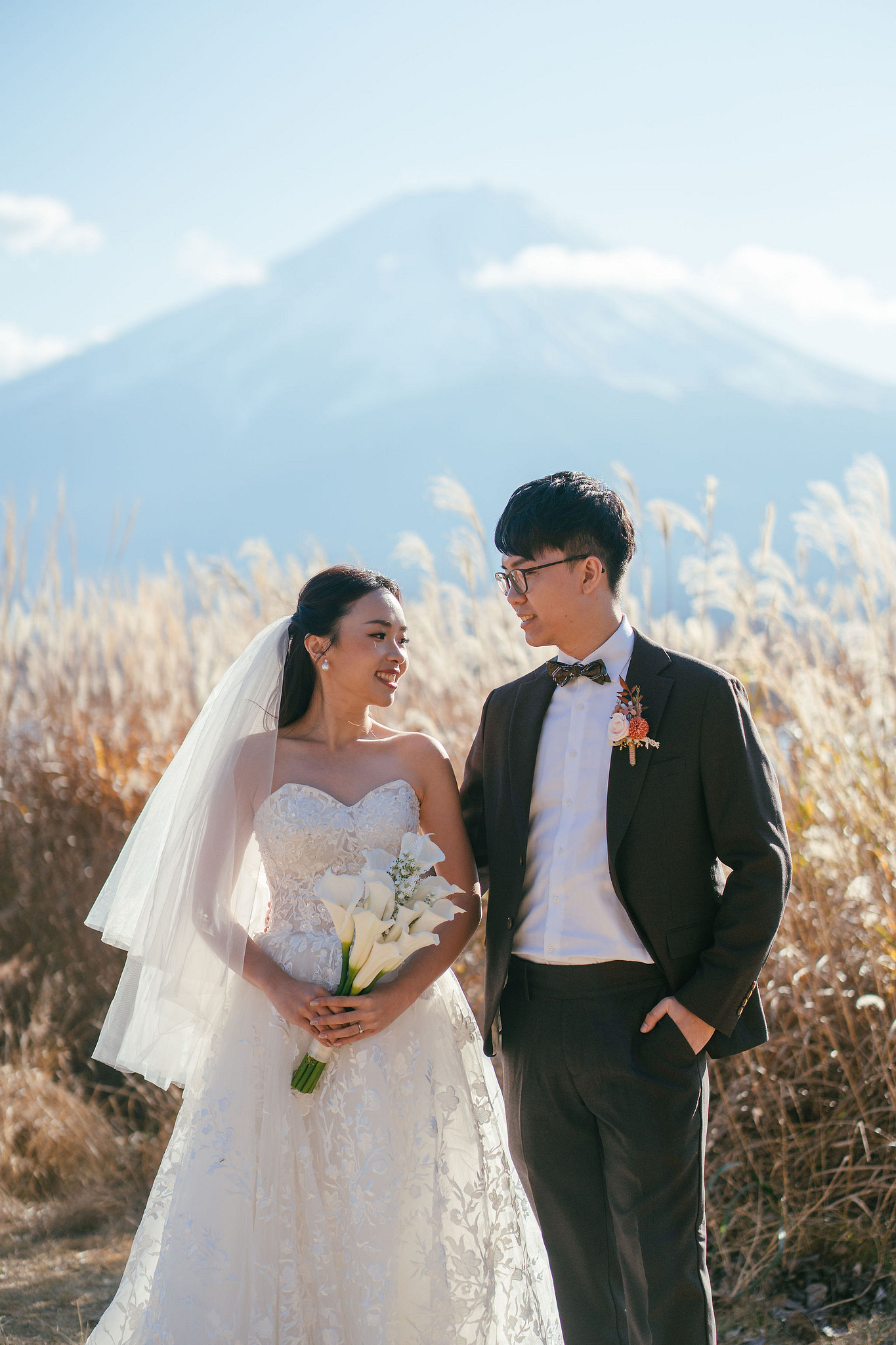 Tokyo & Mt Fuji Pre-Wedding Photoshoot | Asakusa Temple, Maple Corridor, Susuki Fields & Lake Kawaguchiko at Suzuki Fields pre-wedding photo