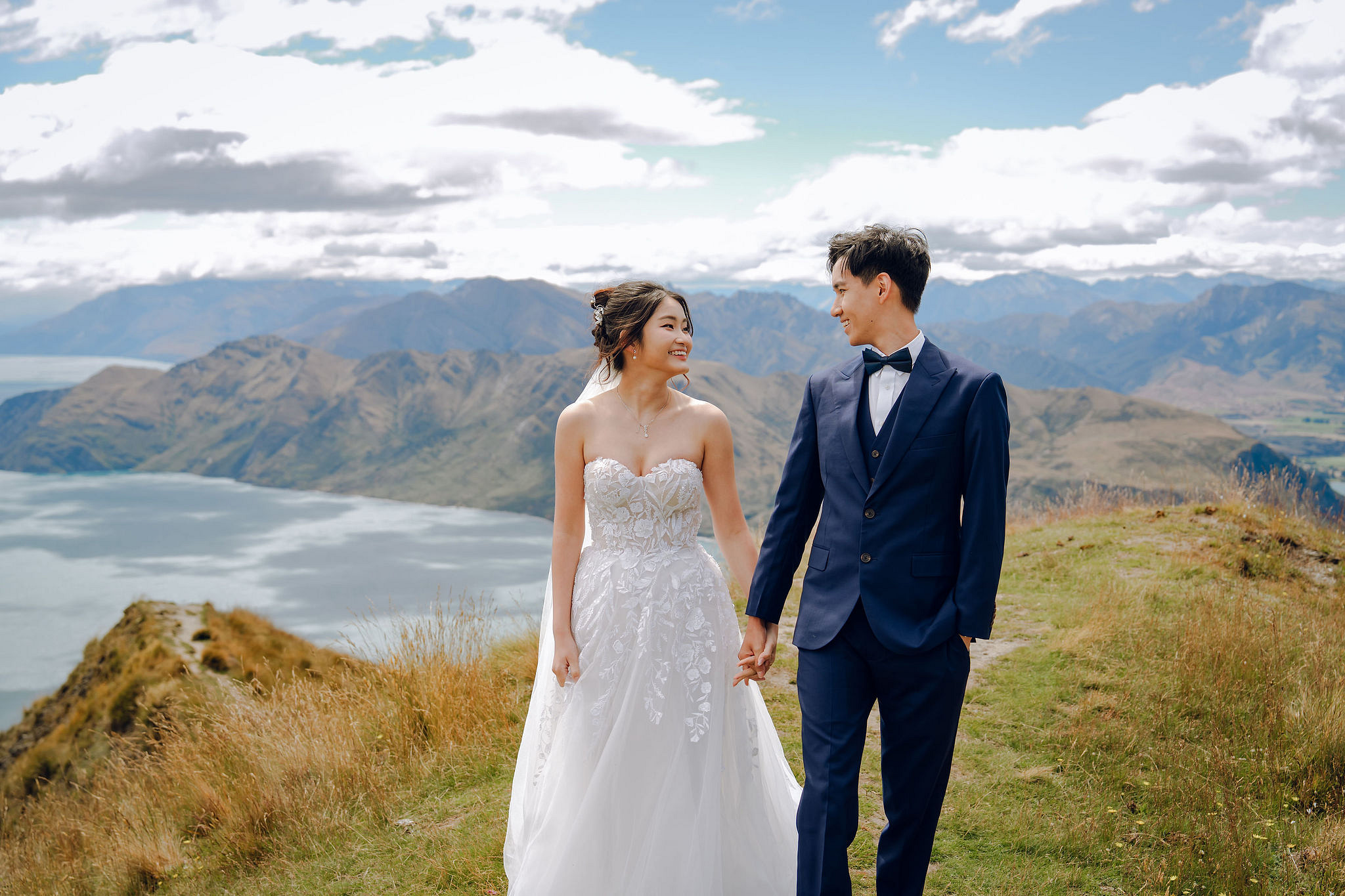 New Zealand Pre-Wedding Photoshoot | Coromandel Peak, Queenstown Highway & Alpaca Farm at Coromandel Peak pre-wedding photo