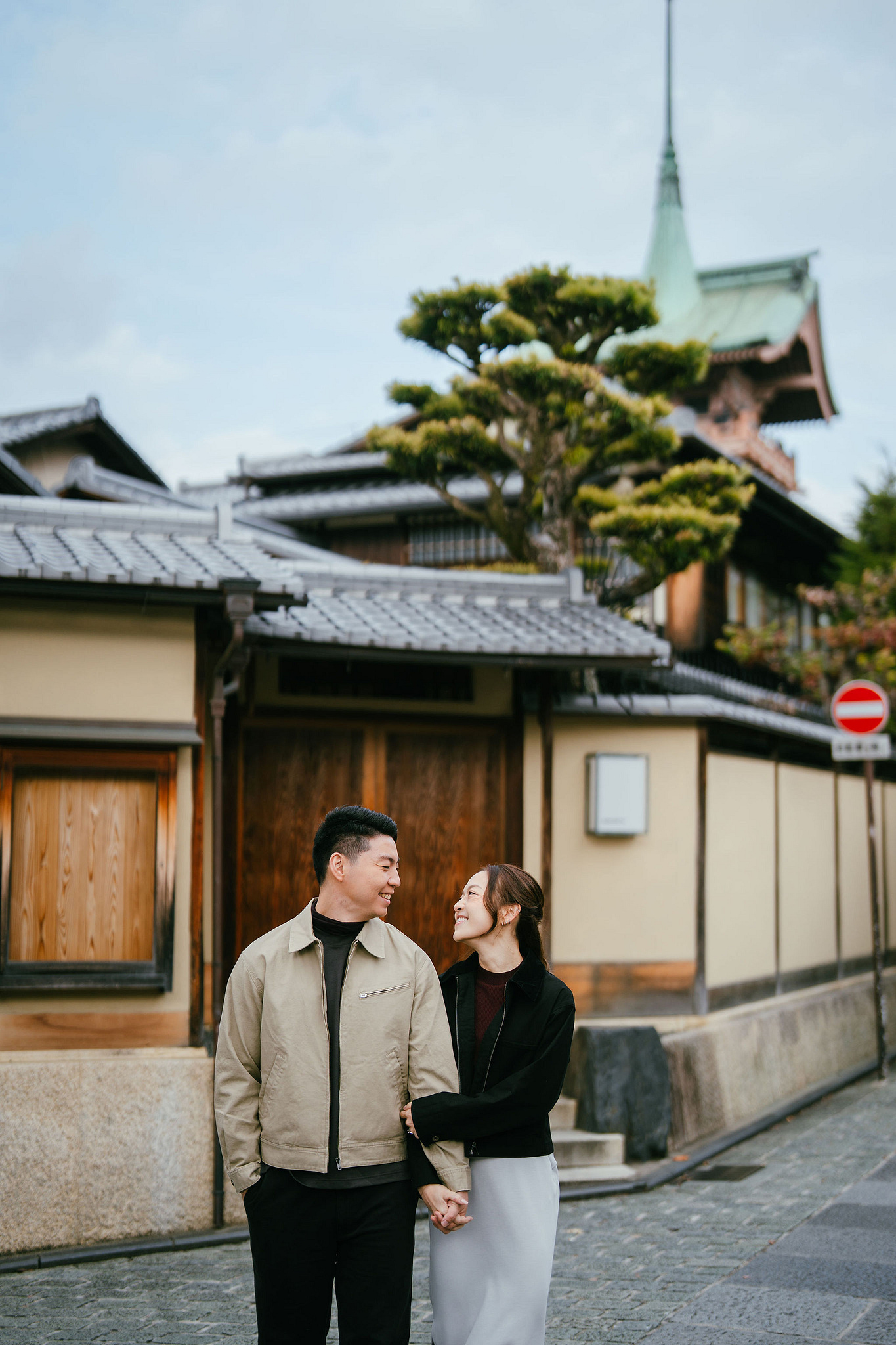 Kyoto Pre-Wedding Photoshoot | Ninenzaka, Nara Deer Park & Mt. Wakakusa at Ninenzaka pre-wedding photo