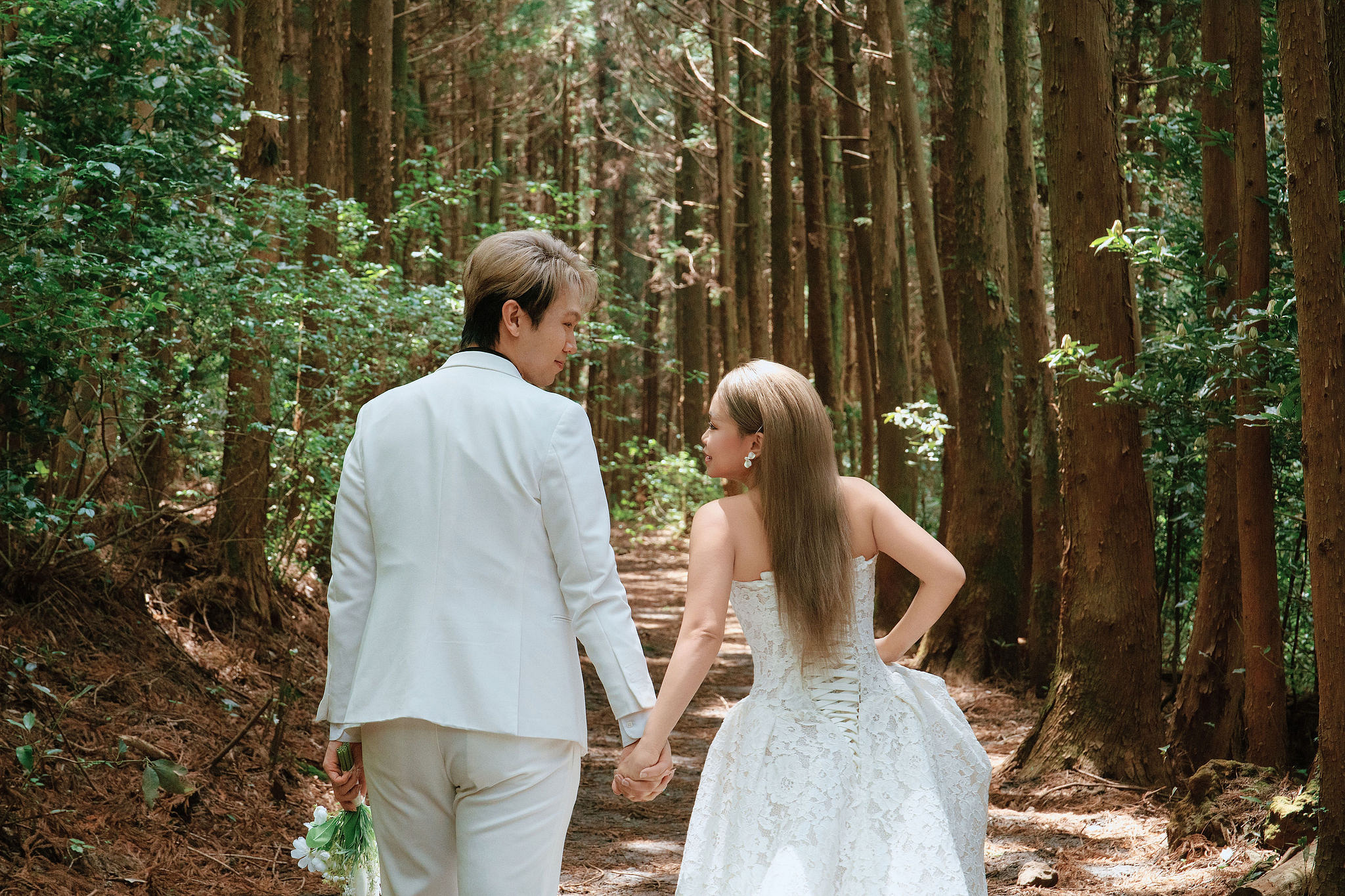 Jeju Pre-Wedding Photoshoot | Sangye-dong Forest, Yerae Ecological Park & Hyeopjae Beach at Sangye-dong Forest pre-wedding photo