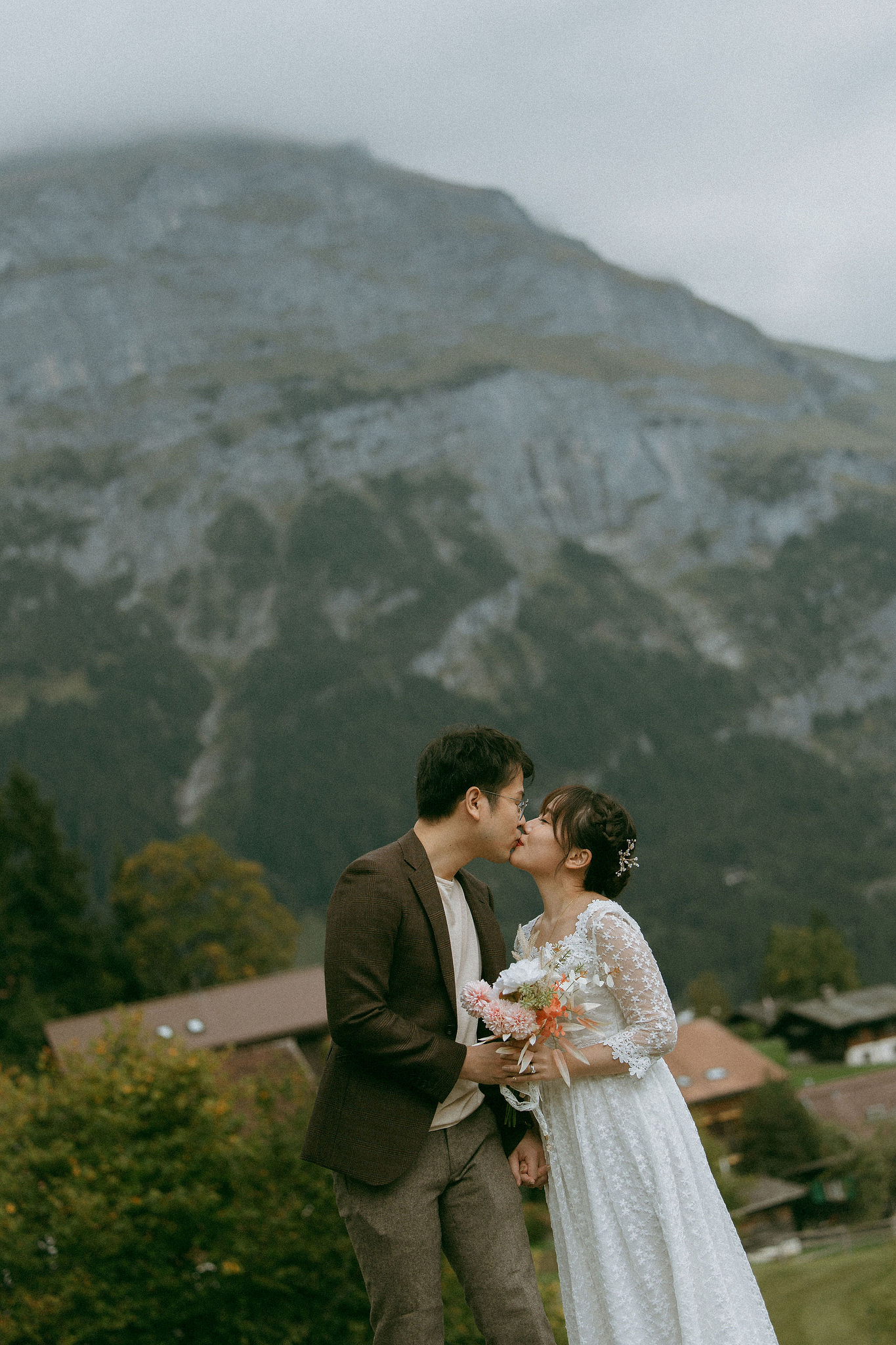 Switzerland Honeymoon Photoshoot Lucerne City Grindelwald First Cliff Lauterbrunnen Village at Lauterbrunnen pre-wedding photo