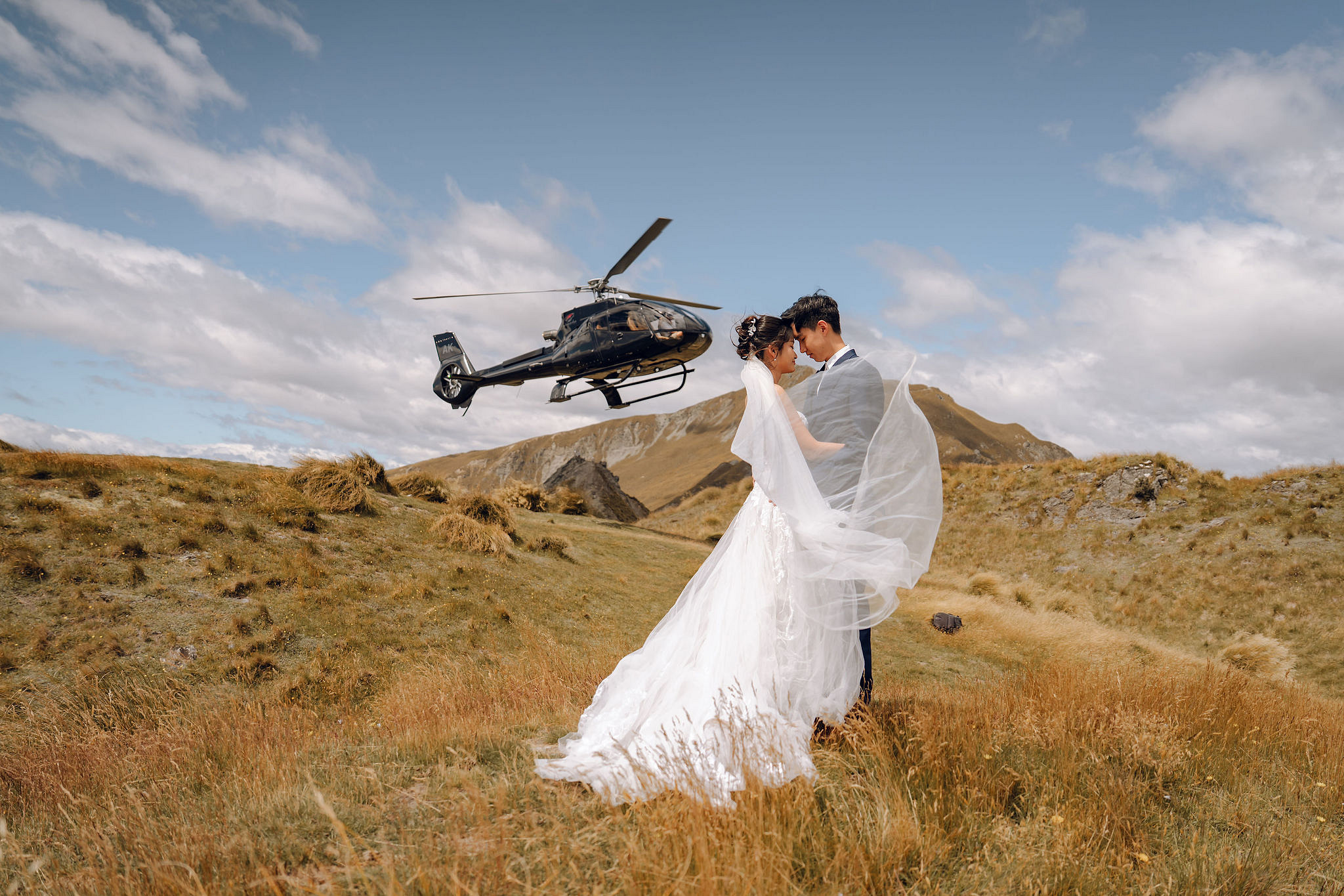 New Zealand Pre-Wedding Photoshoot | Coromandel Peak, Queenstown Highway & Alpaca Farm at Coromandel Peak pre-wedding photo