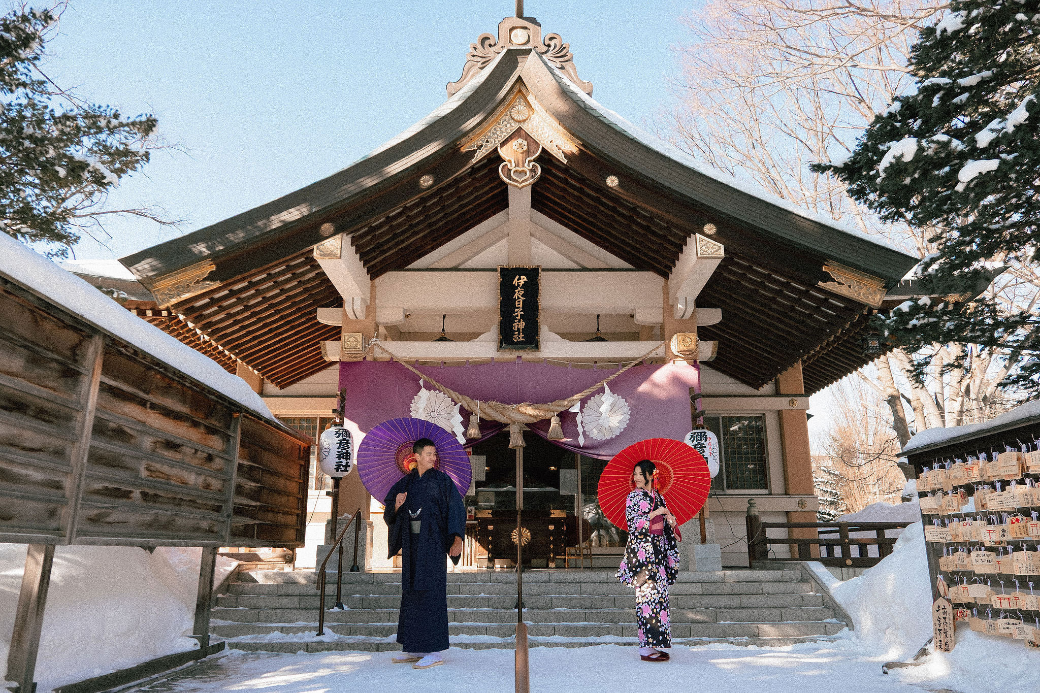 Hokkaido Pre-Wedding Photoshoot with Iyahiko Shrine, Nakajima Park, Moerenuma Park & Otaru Canal at Yahiko Shrine pre-wedding photo