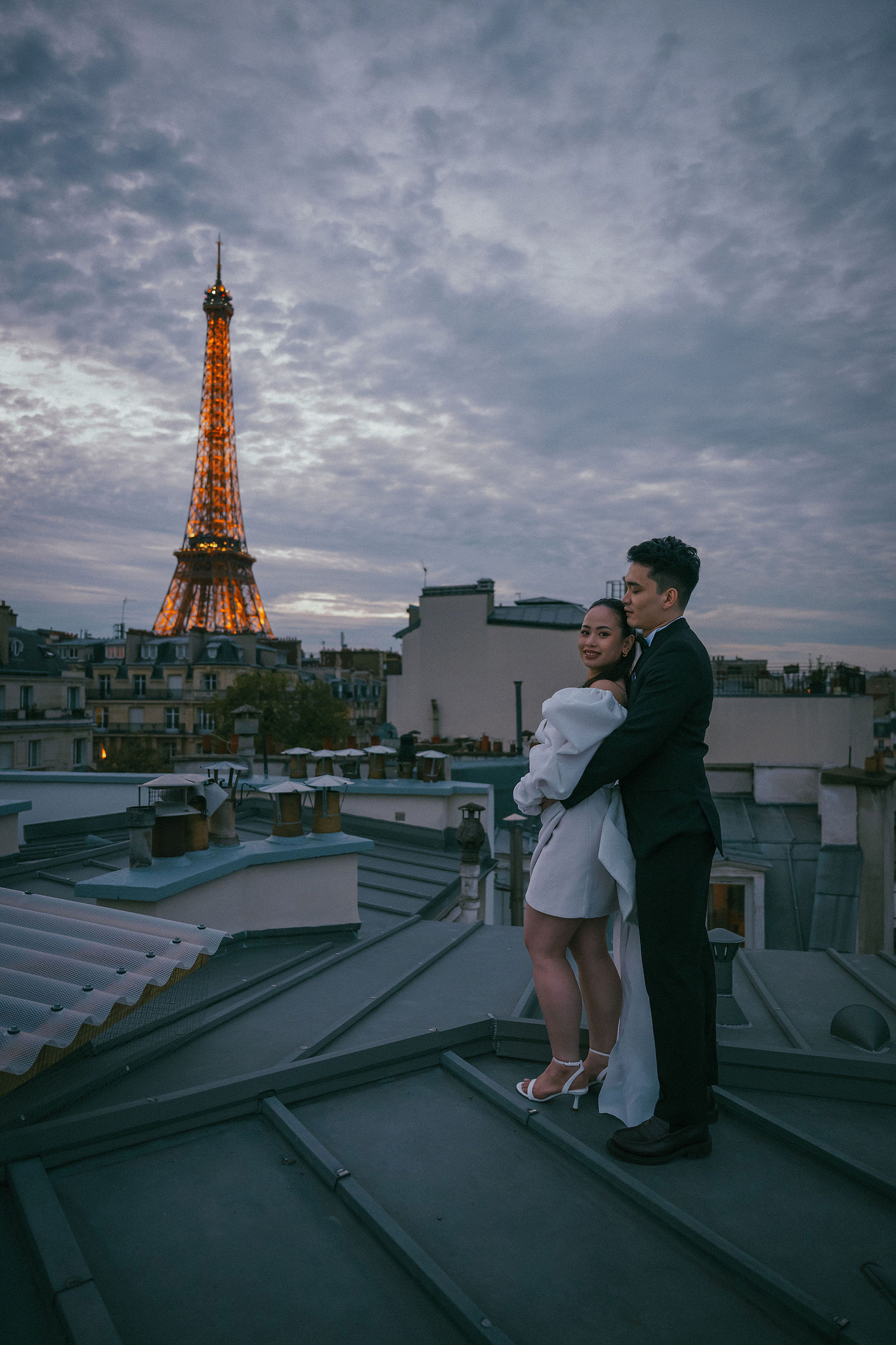 Paris Pre-Wedding Photoshoot | Trocadéro, Vintage Car, Parisian Café, Paris Rooftop & Louvre at Paris Rooftop pre-wedding photo