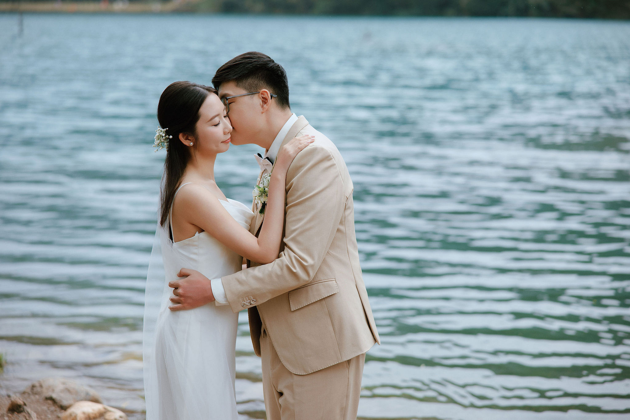 Lijiang, Yunnan Pre-Wedding Photoshoot | Spruce Meadow, Blue Moon Valley, Yulong Snow Mountain & Shuhe Ancient Town at Blue Moon Valley pre-wedding photo