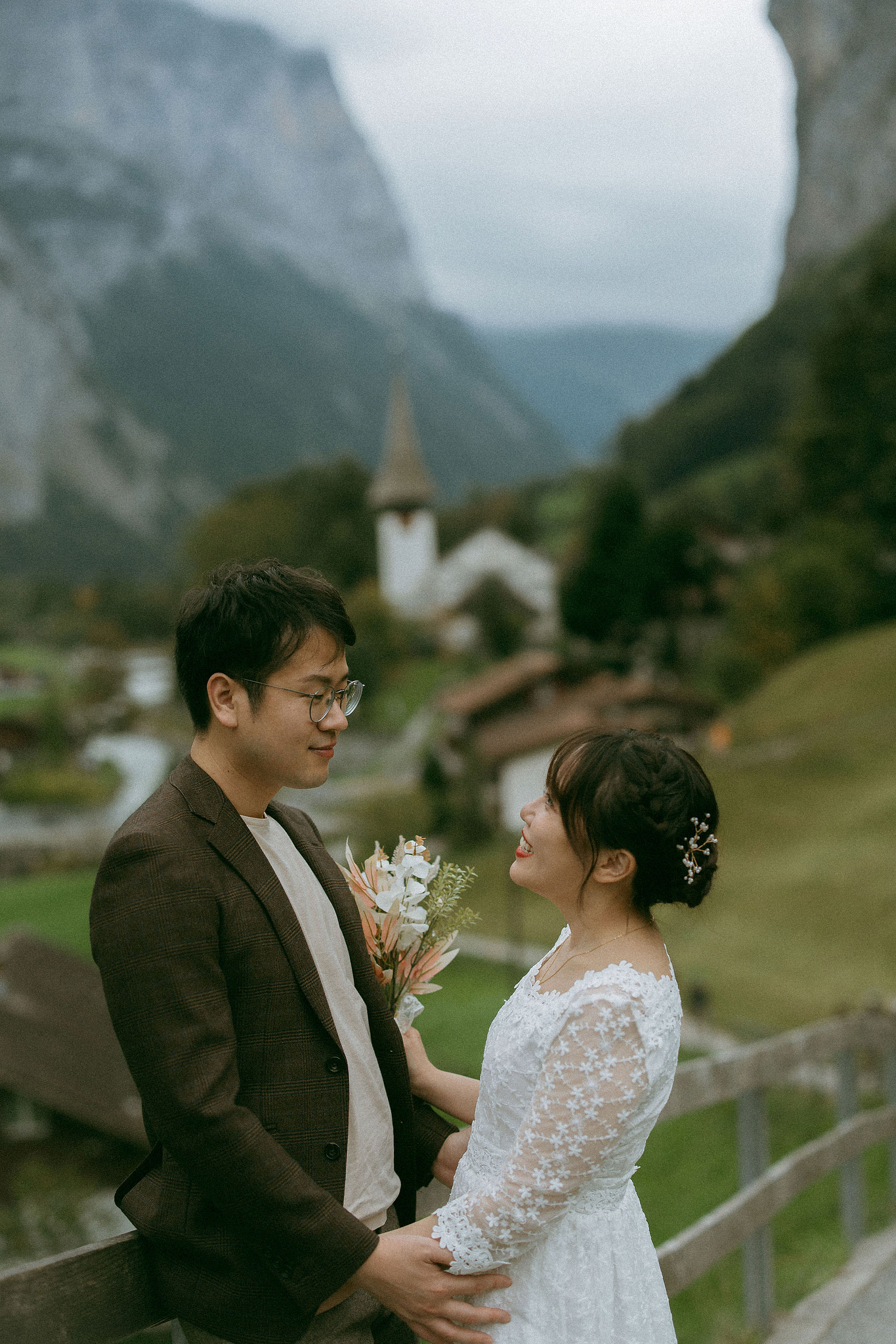 Switzerland Honeymoon Photoshoot Lucerne City Grindelwald First Cliff Lauterbrunnen Village at Lauterbrunnen pre-wedding photo