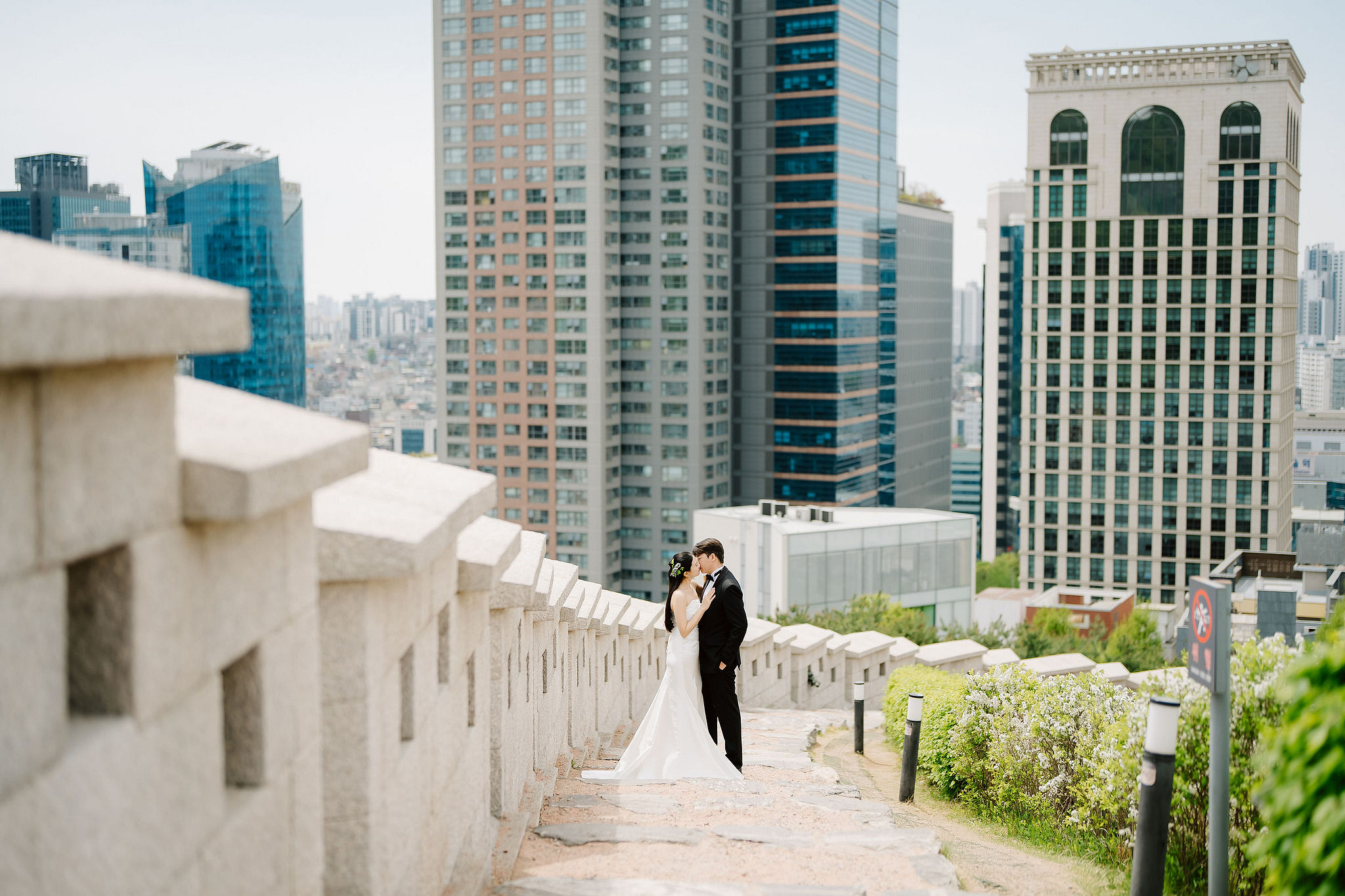 Seoul Pre-Wedding Photoshoot | Namsan, City Streets & Hangang Park at Namsan pre-wedding photo