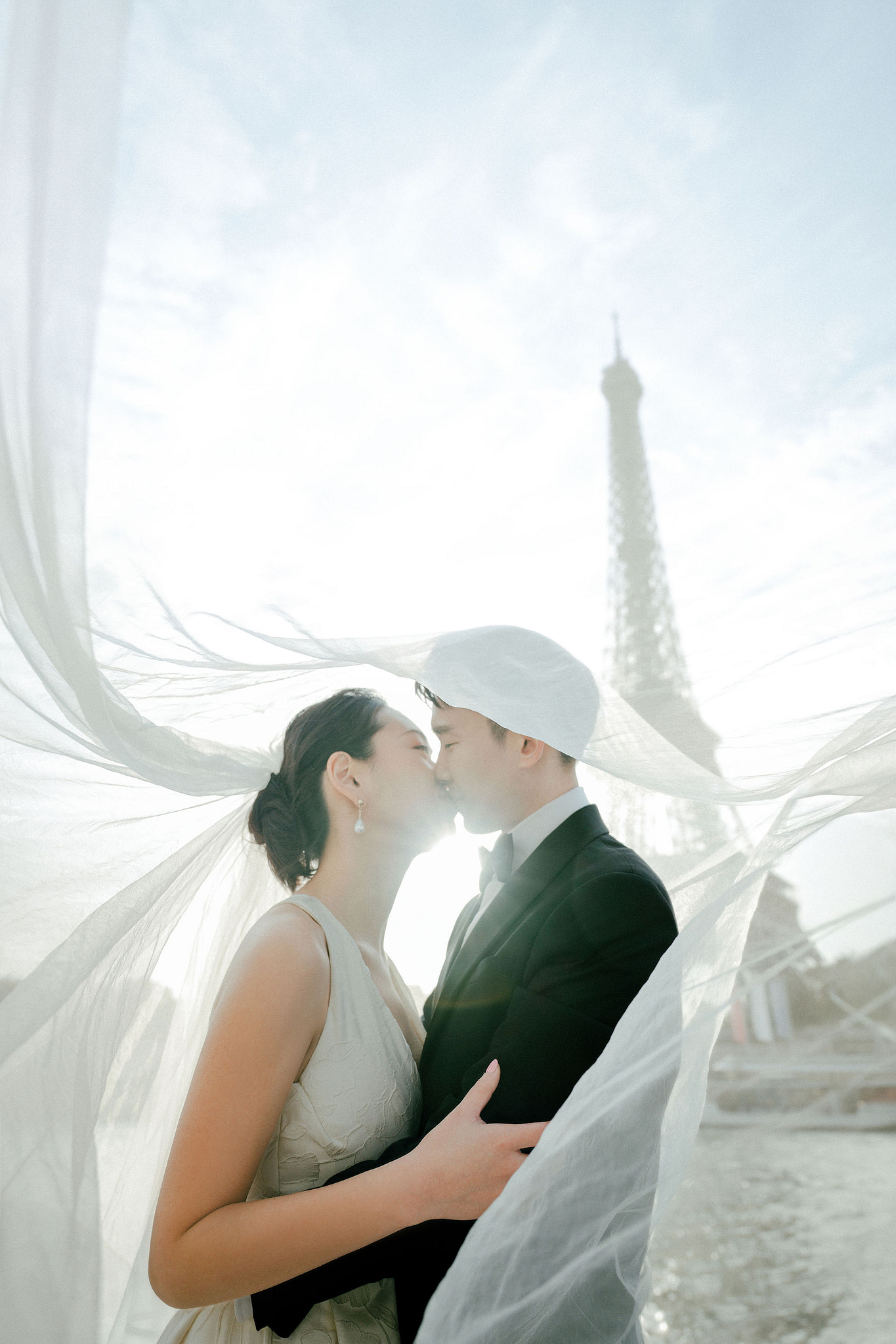 Paris Autumn Pre-Wedding Photoshoot | Place du Trocadéro, Port de Billy, Avenue de Camoëns, Louvre & Luxembourg Gardens at Place du Trocadéro & Avenue de New York pre-wedding photo