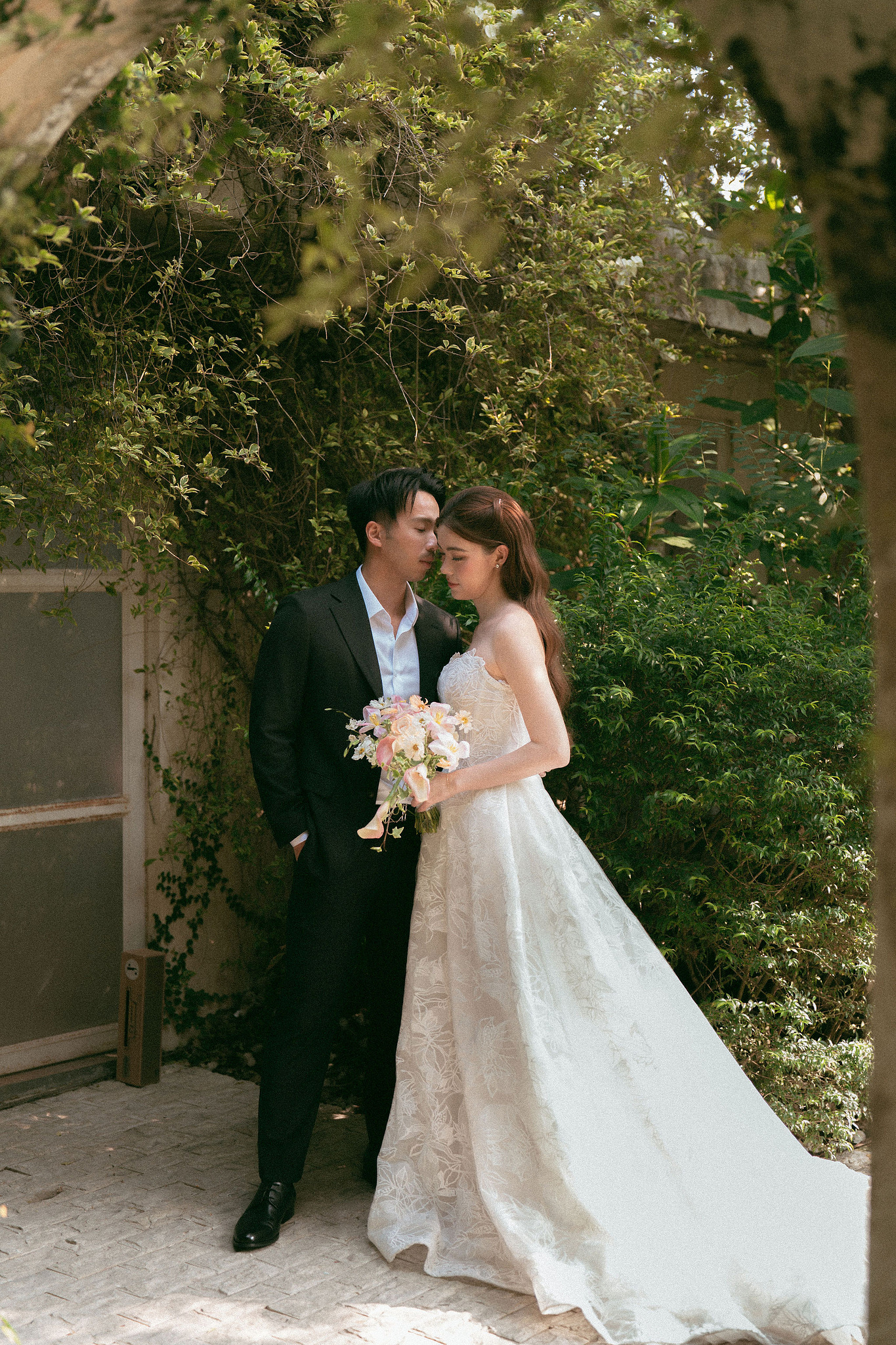 Ho Chi Minh Vietnam Pre-Wedding Photoshoot | European Film Studio, Market Streets & Saigon Bridge at Jardin de Rom pre-wedding photo