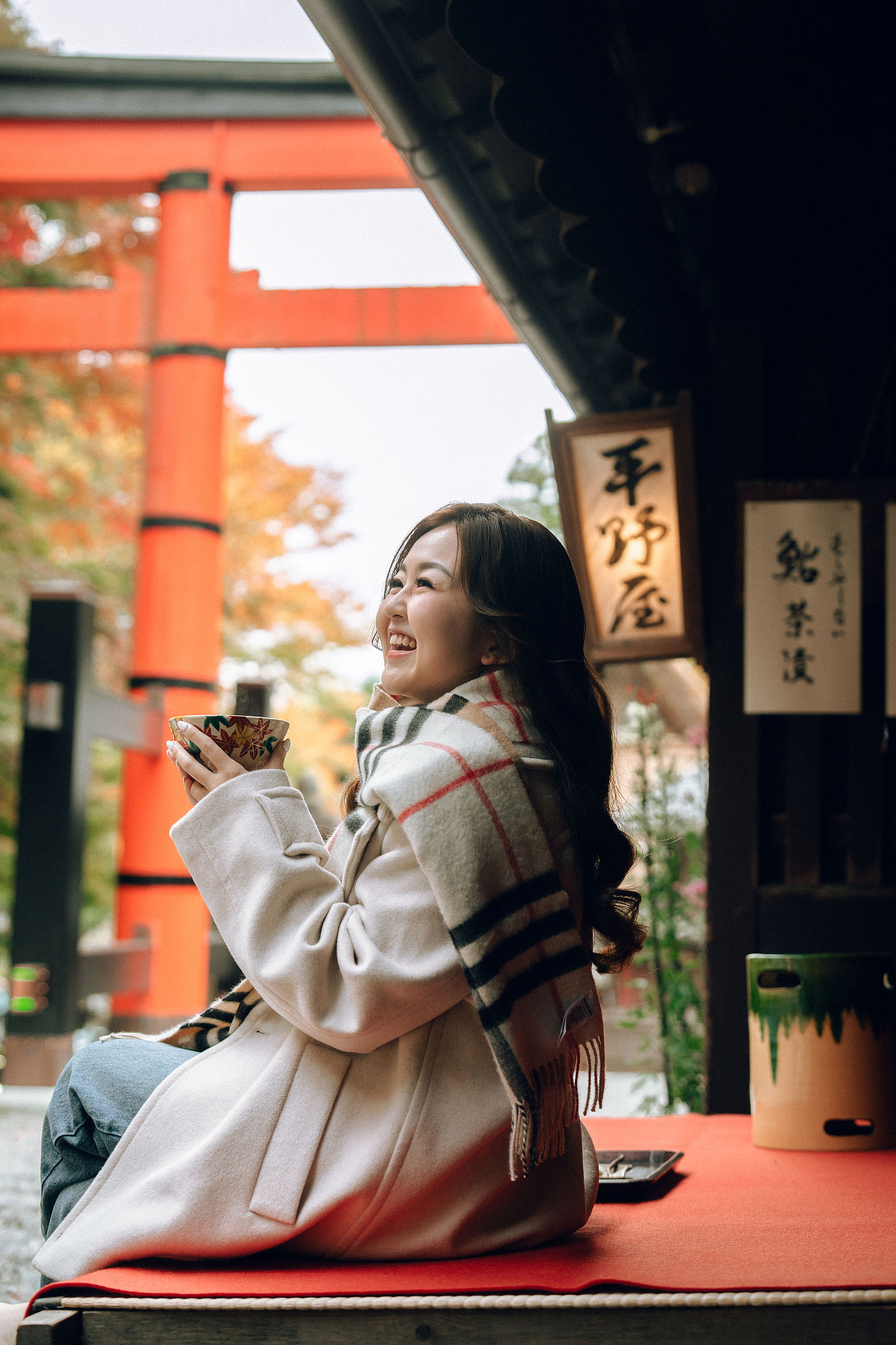Kyoto Pre-Wedding Photoshoot | Arashiyama River, Arashiyama Temple & Mt. Wakakusa at Arashiyama Temple pre-wedding photo