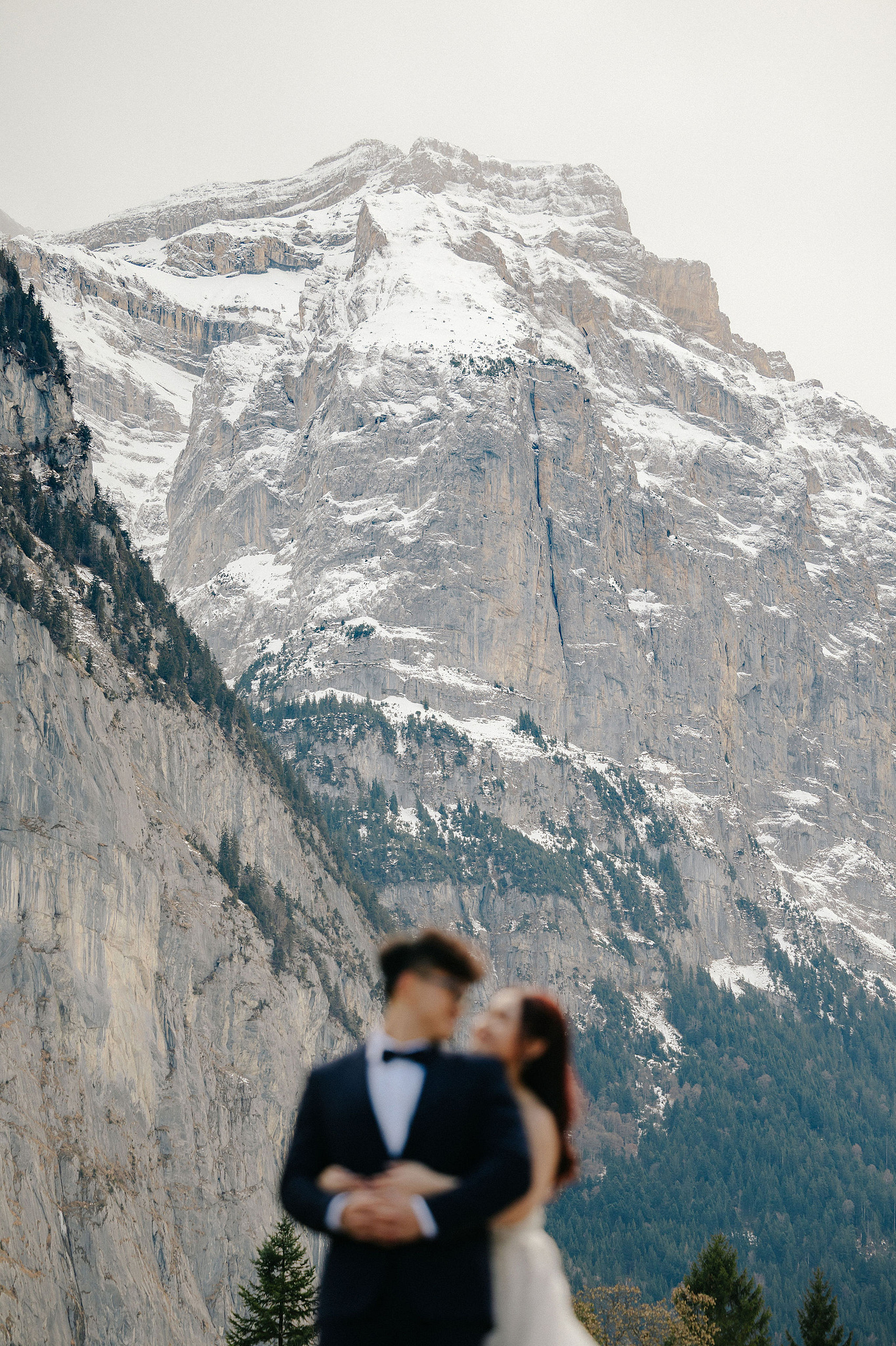 Switzerland Pre-Wedding Photoshoot | Lauterbrunnen, Grindelwald First & Lake Brienz at Lauterbrunnen pre-wedding photo
