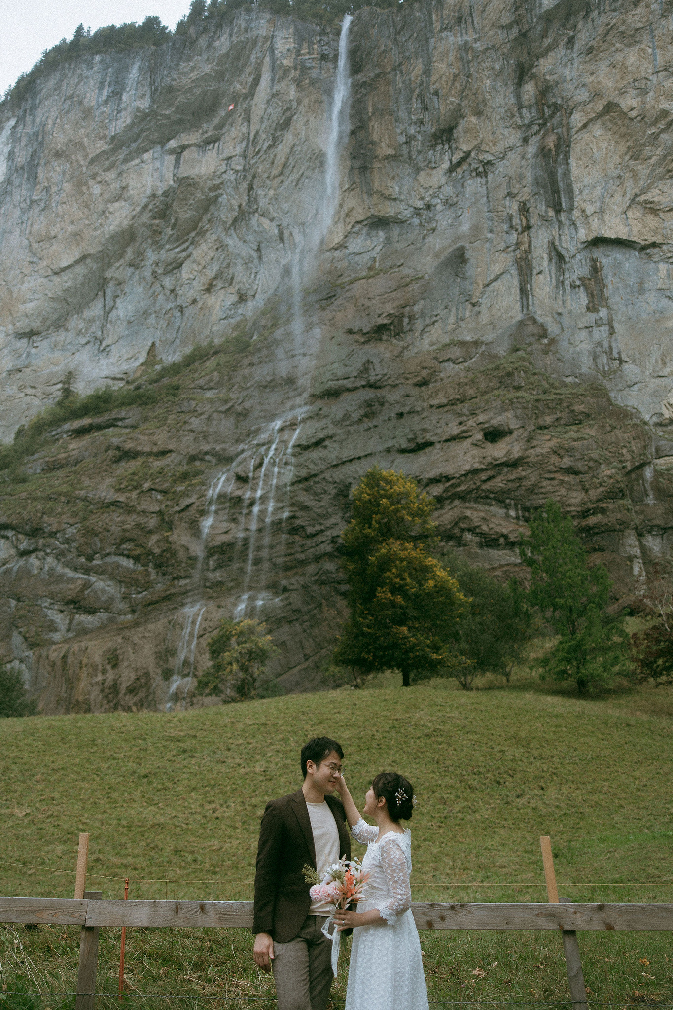 Switzerland Honeymoon Photoshoot Lucerne City Grindelwald First Cliff Lauterbrunnen Village at Lauterbrunnen pre-wedding photo