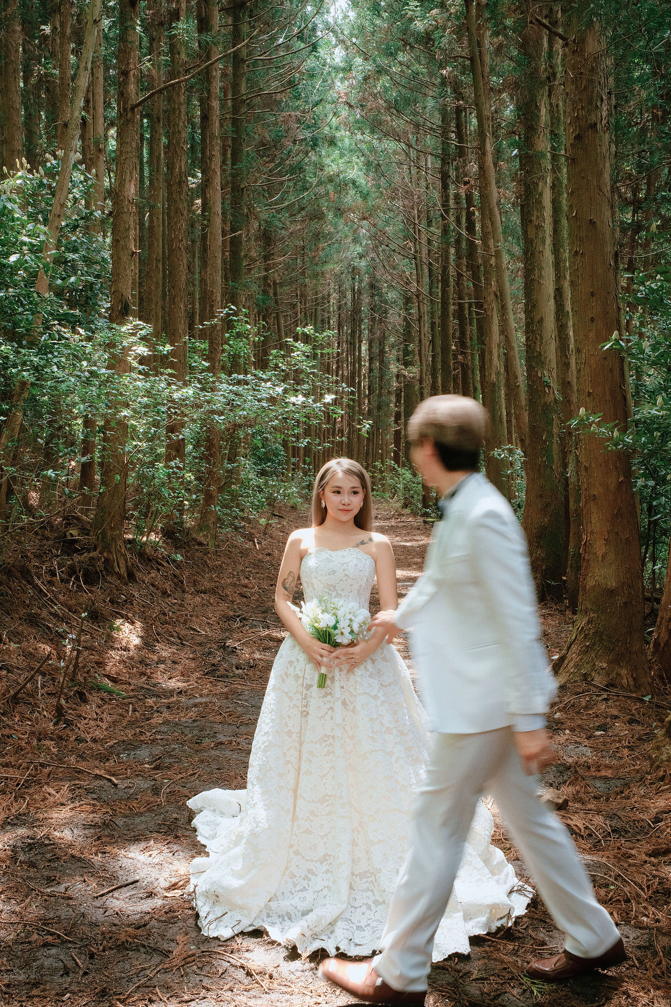 Jeju Pre-Wedding Photoshoot | Sangye-dong Forest, Yerae Ecological Park & Hyeopjae Beach at Sangye-dong Forest pre-wedding photo