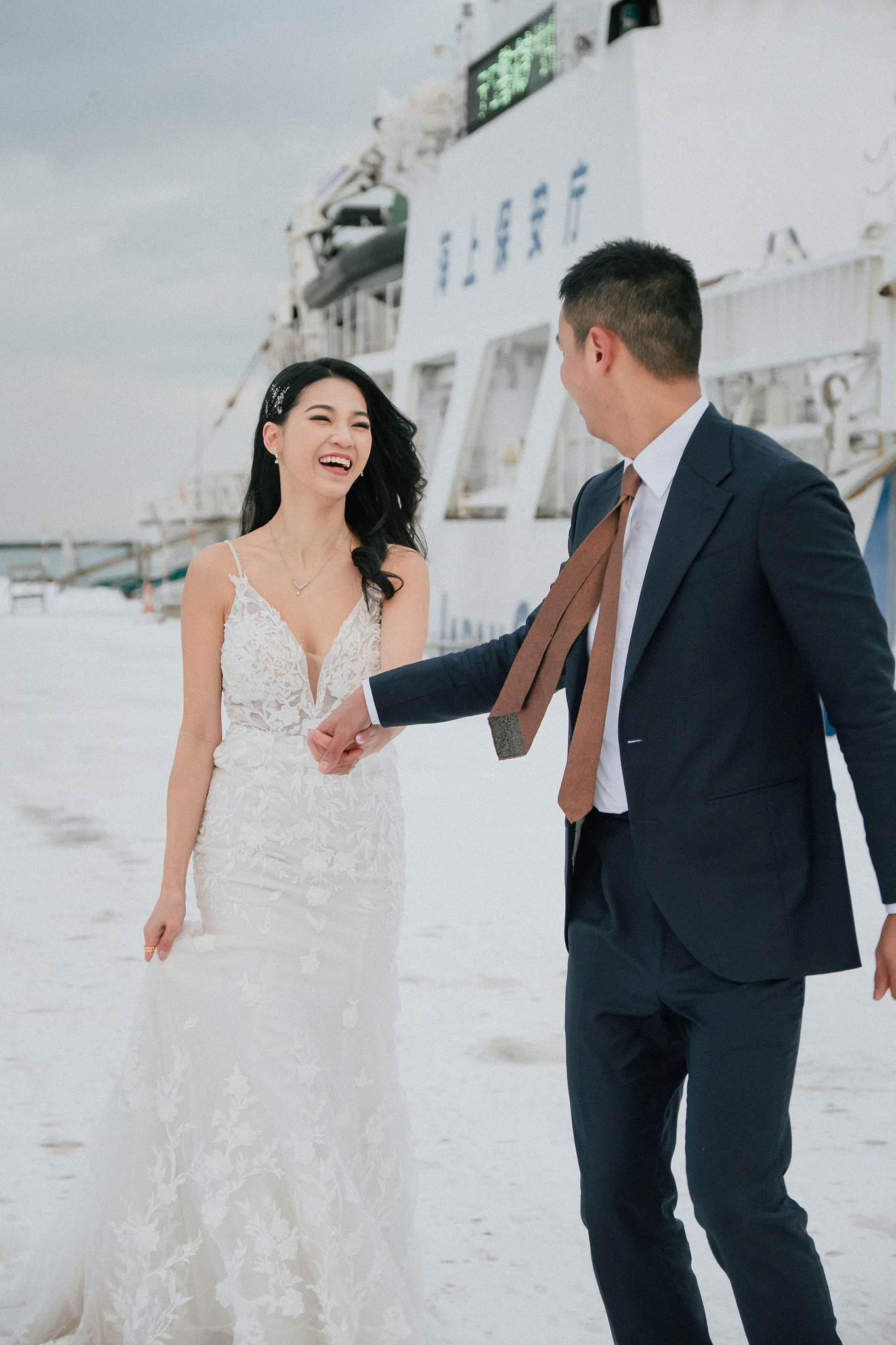 Hokkaido Pre-Wedding Photoshoot with Iyahiko Shrine, Nakajima Park, Moerenuma Park & Otaru Canal at Otaru Port pre-wedding photo