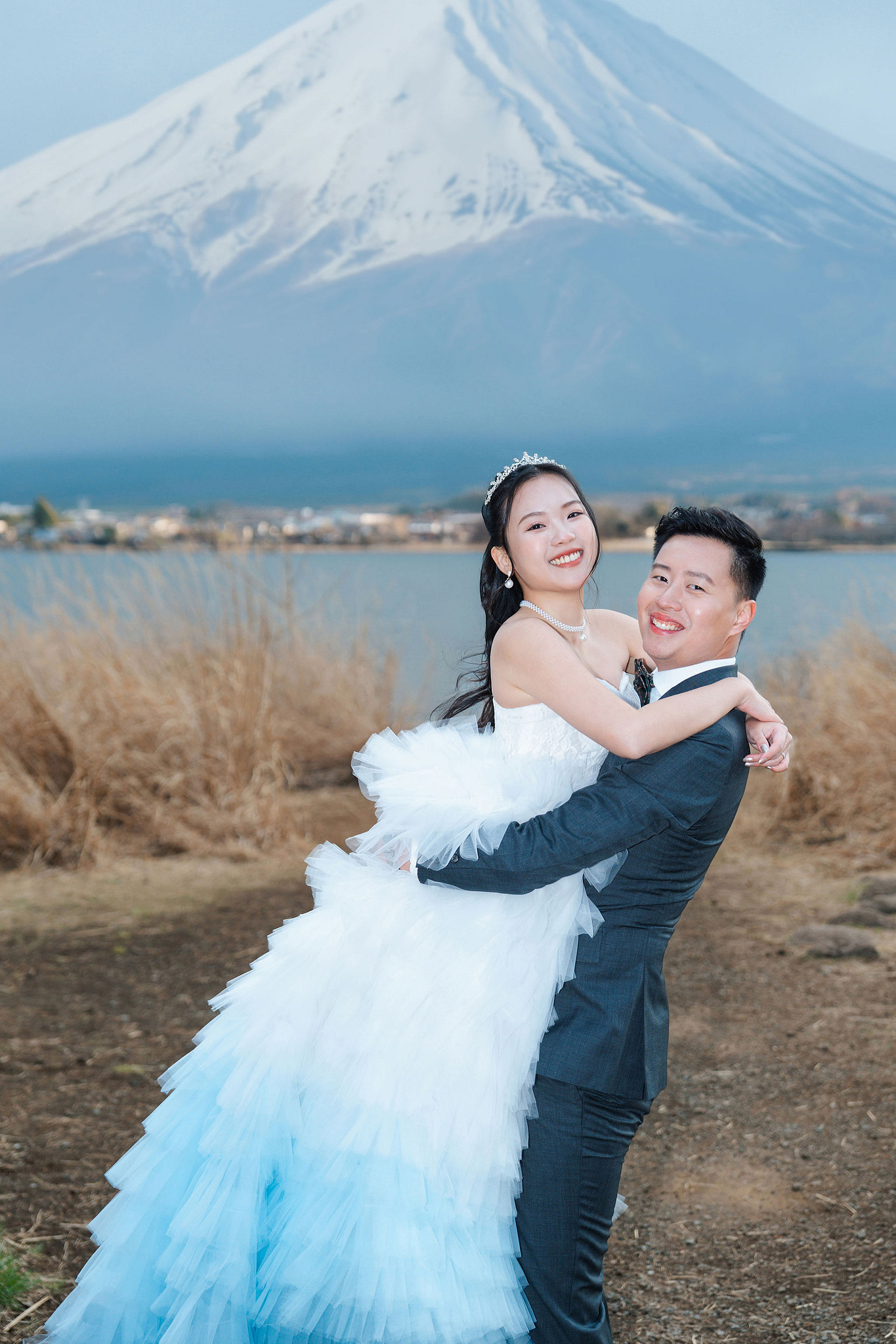 Tokyo & Mt Fuji Pre-Wedding Photoshoot | Tokyo Shrine, Chureito Pagoda & Lake Kawaguchiko at Lake Kawaguchiko pre-wedding photo