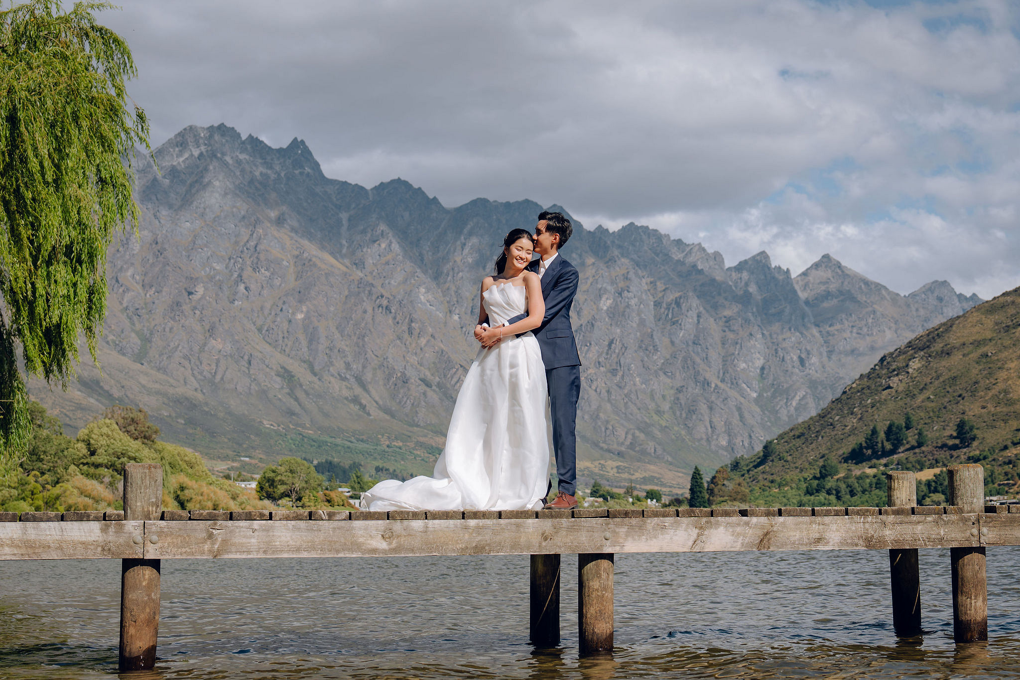 New Zealand Pre-Wedding Photoshoot | Coromandel Peak, Queenstown Highway & Alpaca Farm at Frankton Beach Boat Pier pre-wedding photo