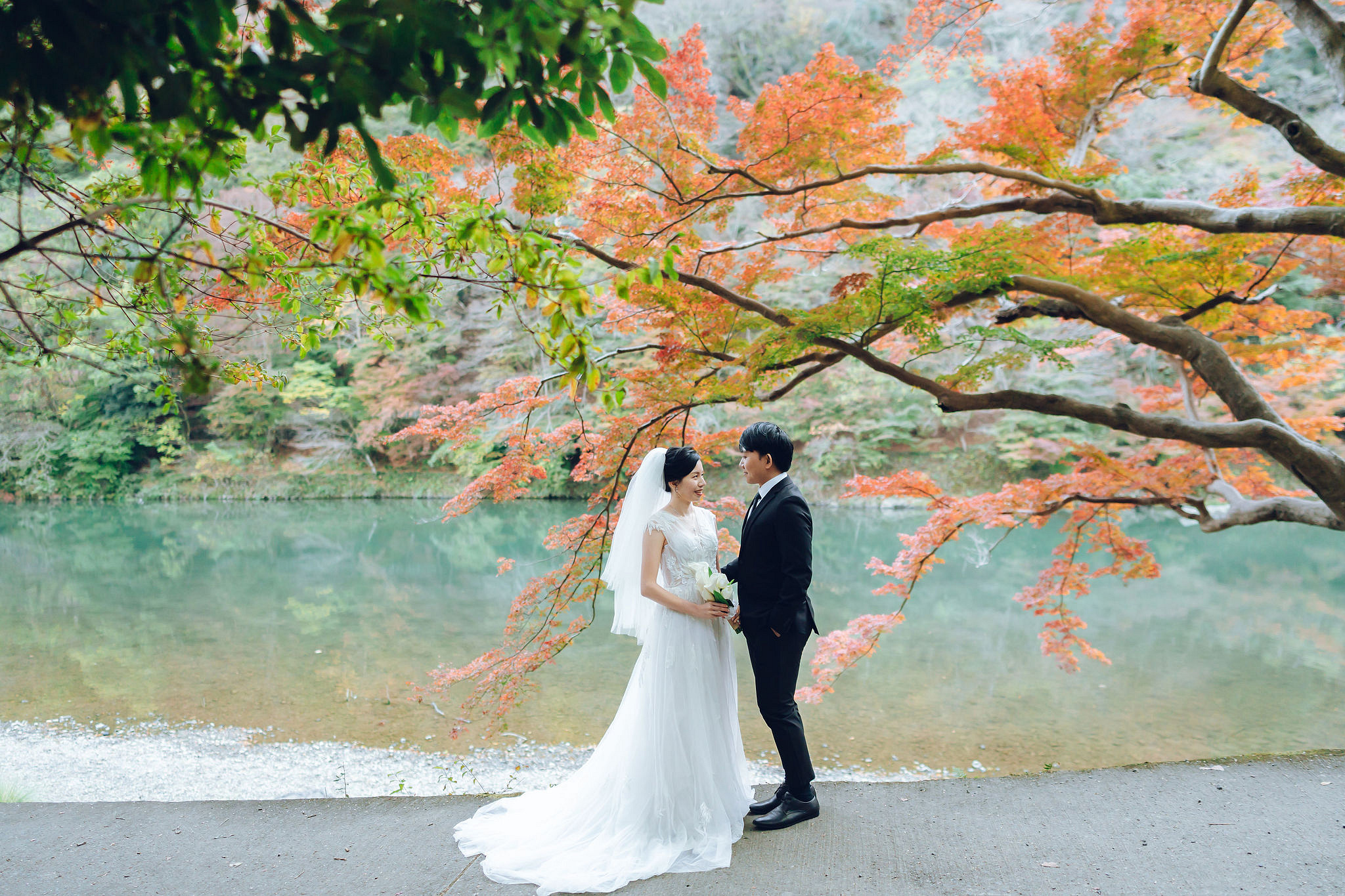 Kyoto Pre-Wedding Photoshoot | Traditional Higashiyama, Arashiyama Hills & Nighttime Railway at Arashiyama Area & Hillside pre-wedding photo
