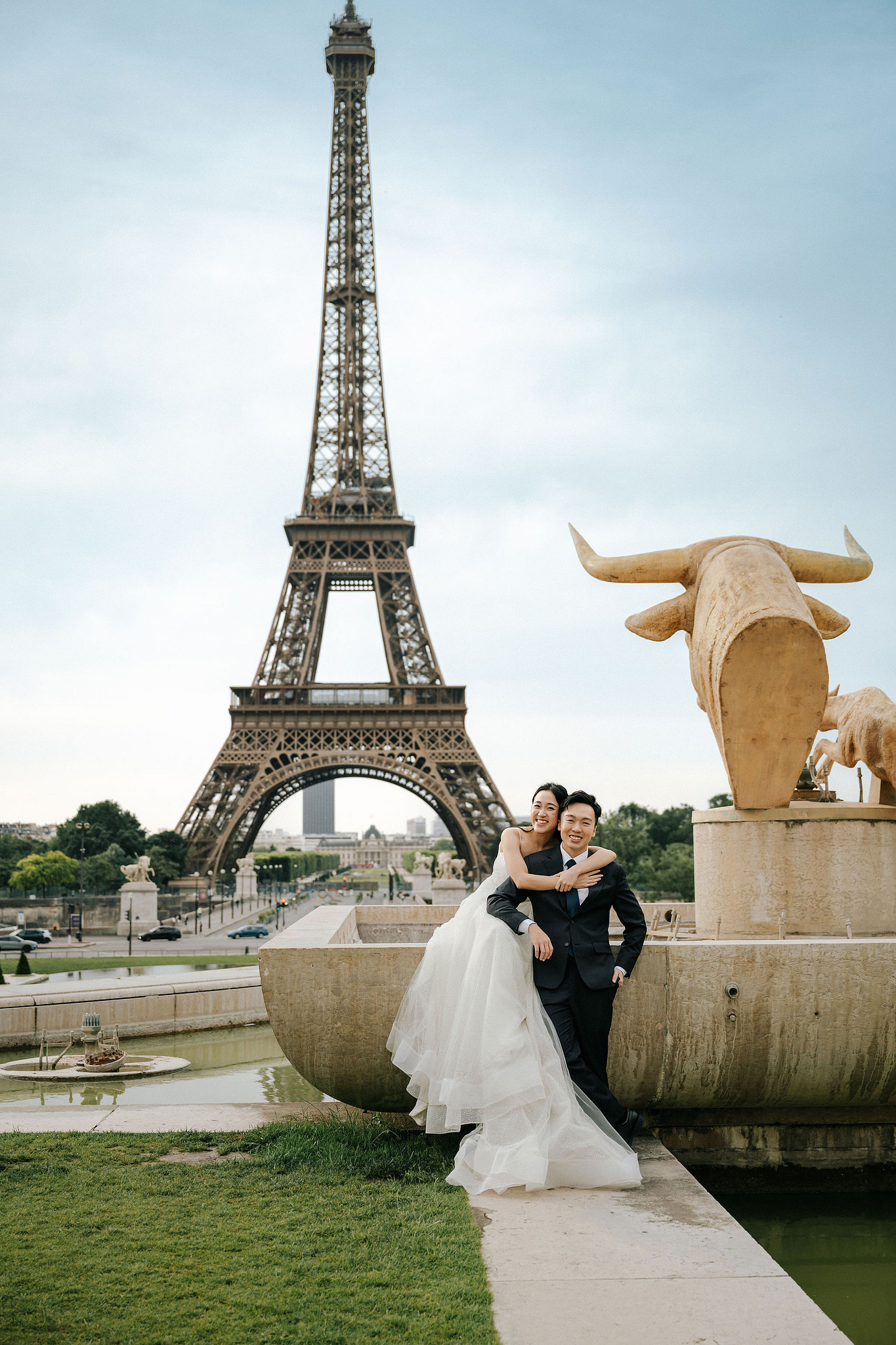 Paris Pre-Wedding Photoshoot | Place du Trocadéro, Bir-Hakeim Bridge, Louvre Pyramid, Tuileries Garden & Montmartre at Place du Trocadéro pre-wedding photo