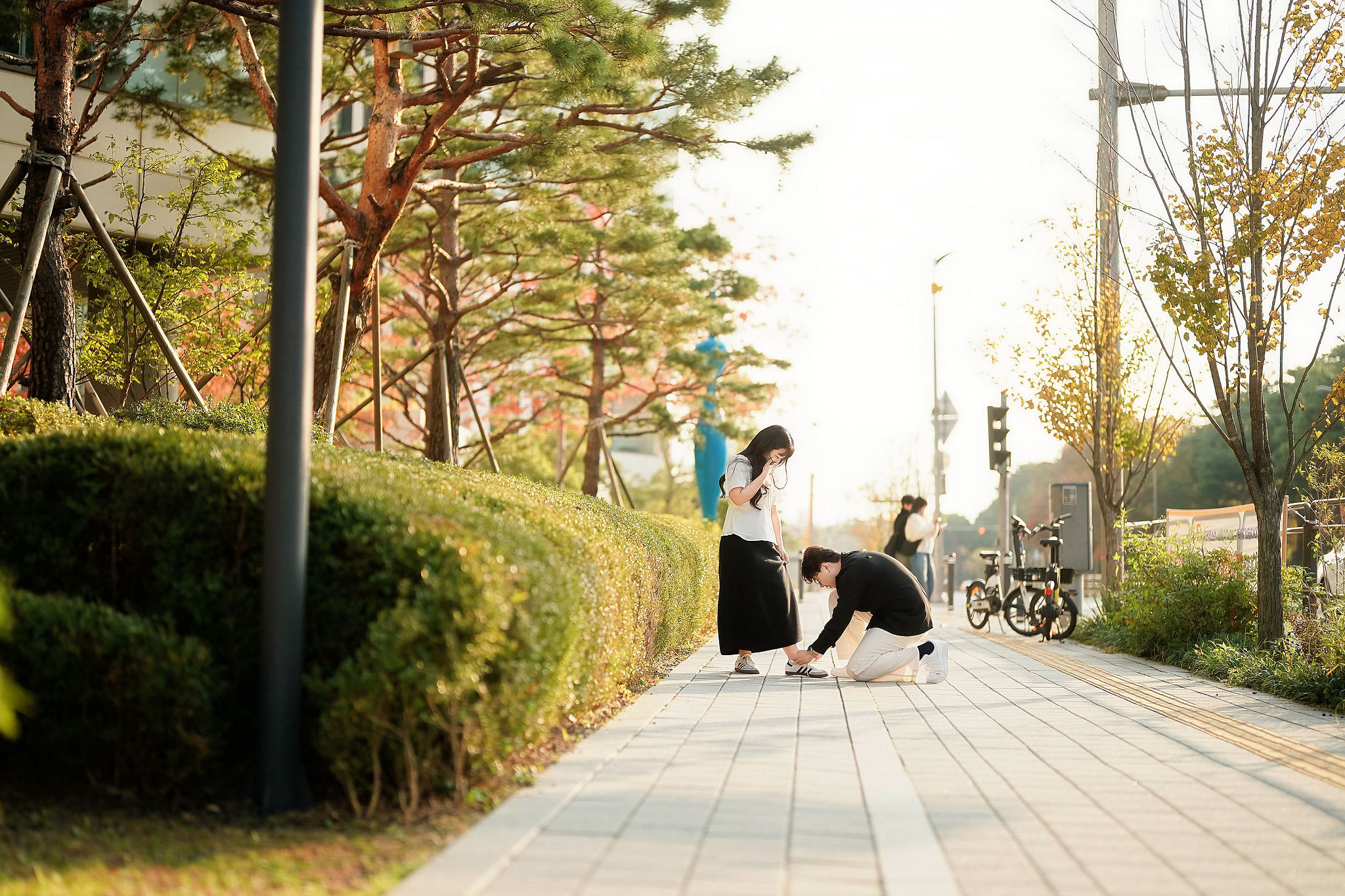 Seoul Pre-Wedding Photoshoot | Muhly Park, Seoul Forest & Cafe Street` at Cafe Street pre-wedding photo
