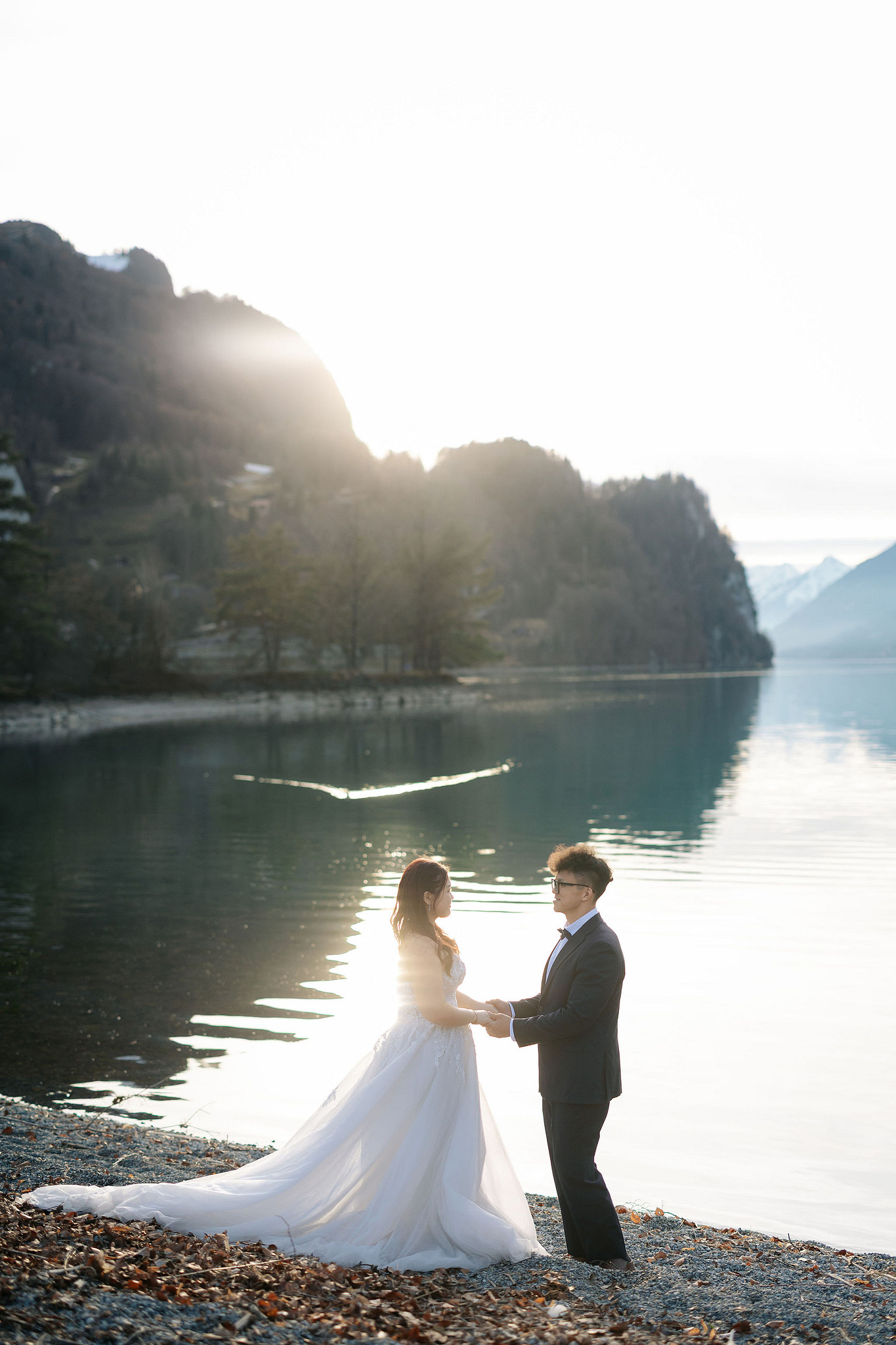 Switzerland Pre-Wedding Photoshoot | Lauterbrunnen, Grindelwald First & Lake Brienz at Lake Brienz pre-wedding photo