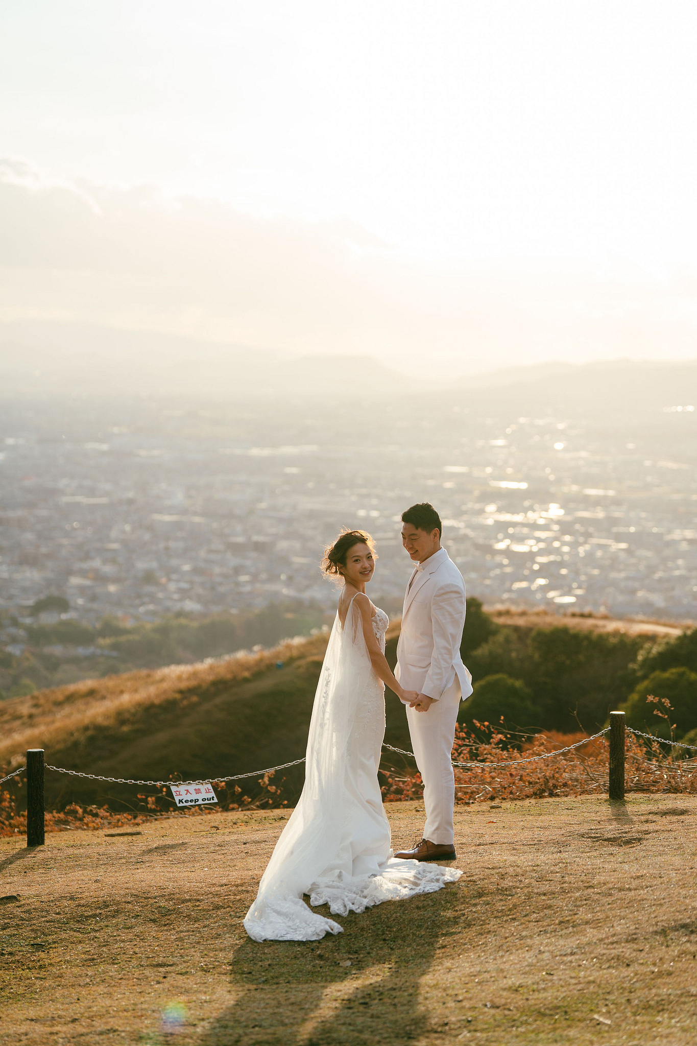 Kyoto Pre-Wedding Photoshoot | Ninenzaka, Nara Deer Park & Mt. Wakakusa at Mt. Wakakusa pre-wedding photo