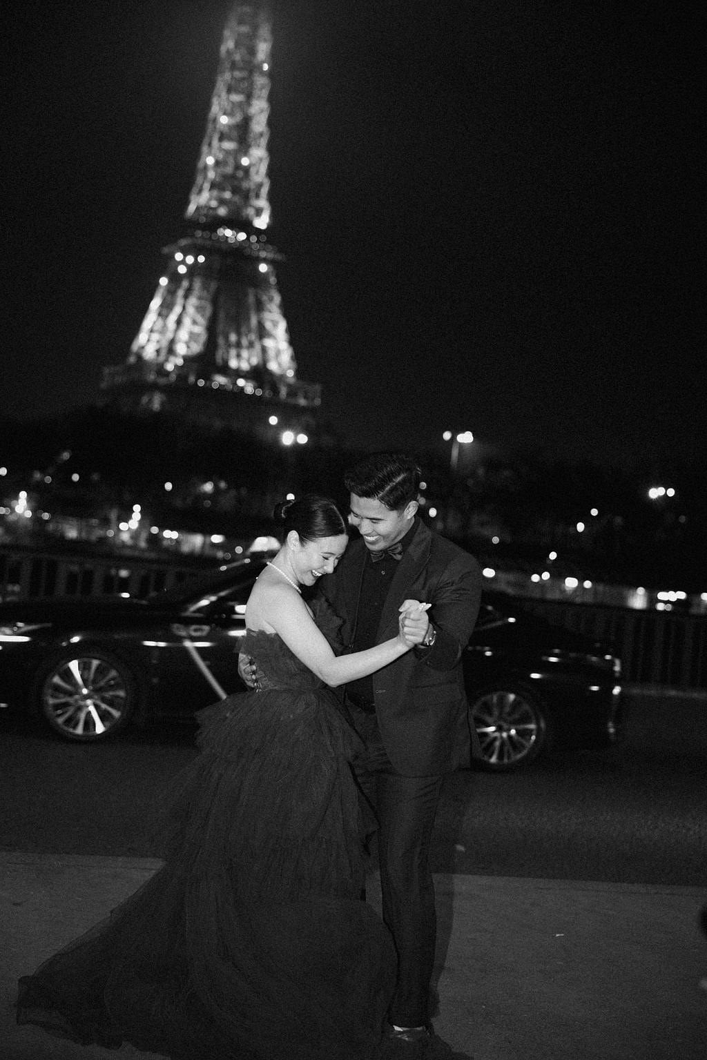 Paris Pre-Wedding Photoshoot with Eiﬀel Tower Louvre Museum Parisian Cafe Vintage Car Rooftop Night at Bir-Hakeim Bridge pre-wedding photo