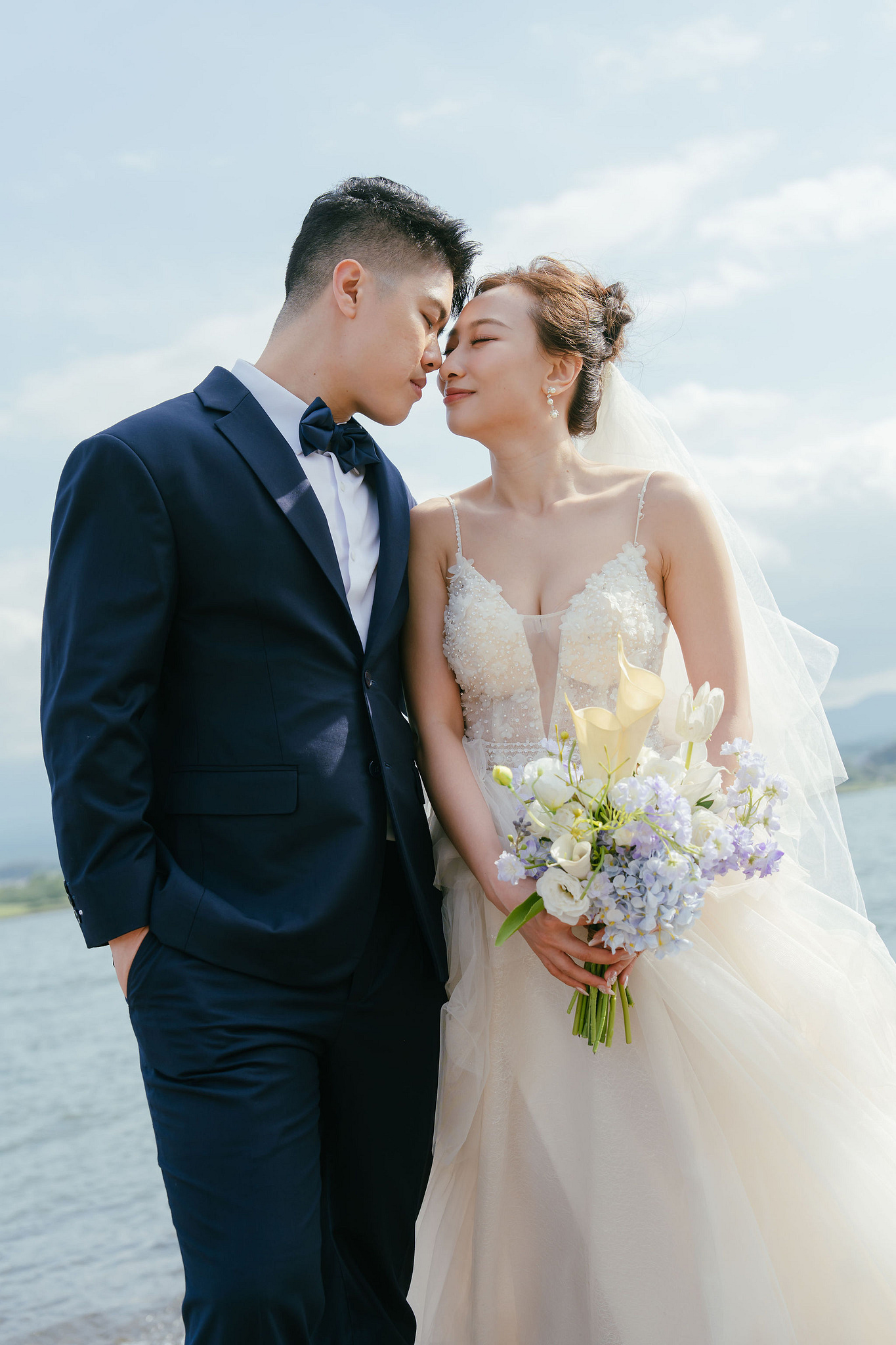 Mt. Fuji Pre-Wedding Photoshoot | Mt. Fuji Village, Oishi Park, Lake Kawaguchiko & Mt. Fuji Park at Lake Kawaguchiko pre-wedding photo