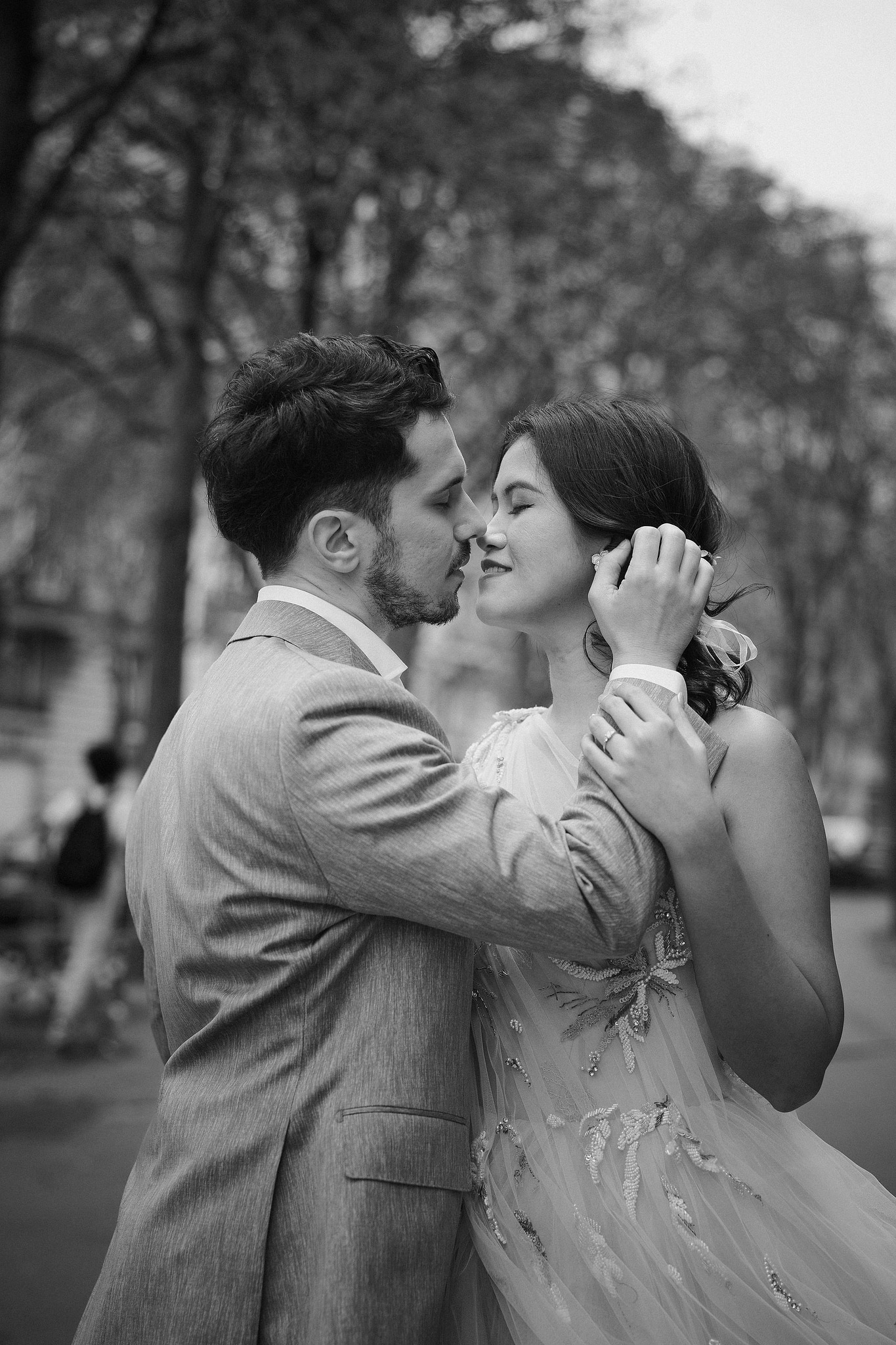 Paris Pre-Wedding Photoshoot | Place du Trocadéro, Avenue de Camoëns, Parisian Café, Tuileries Garden & Louvre at Avenue de Camoëns pre-wedding photo