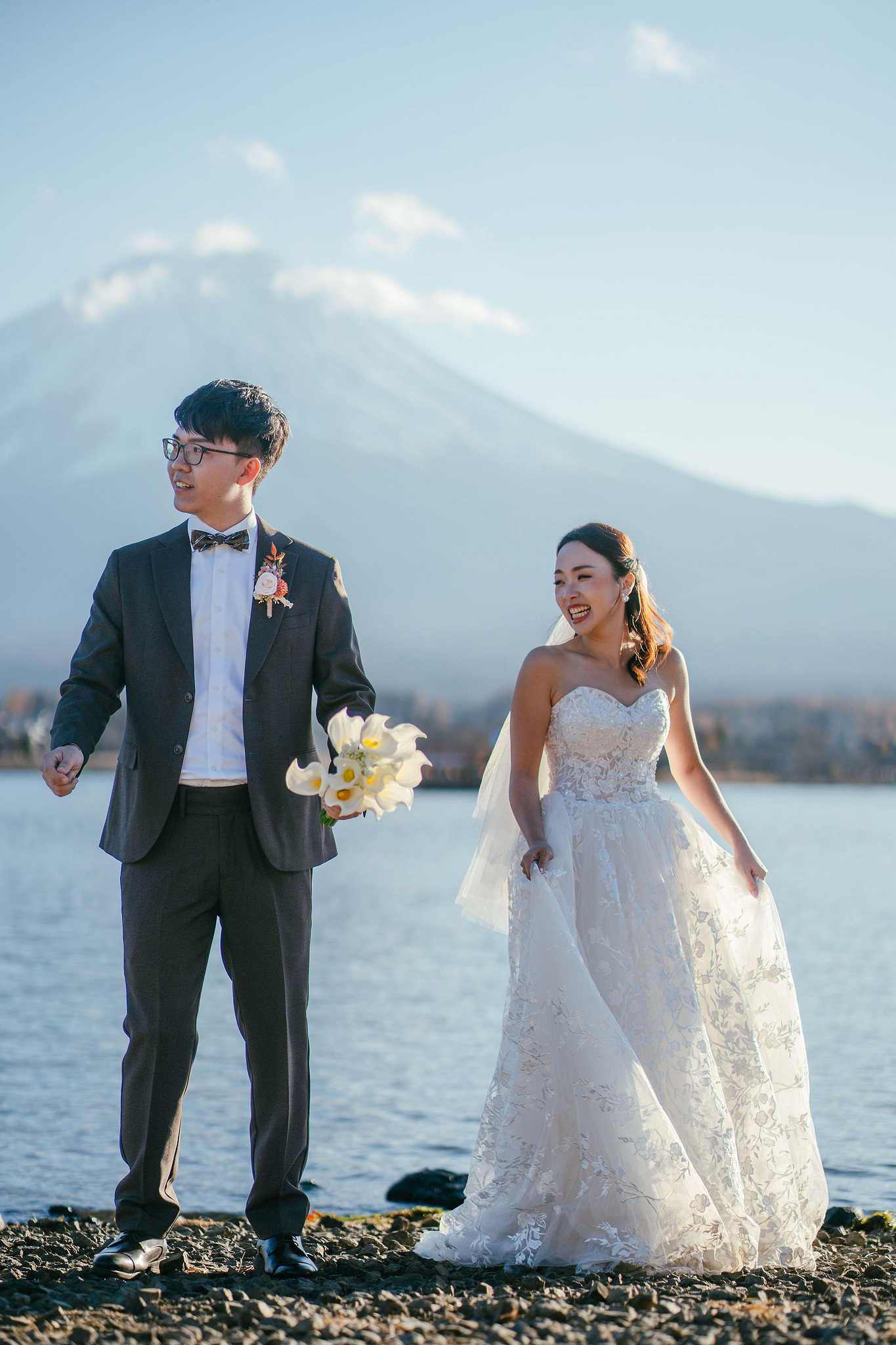 Tokyo & Mt Fuji Pre-Wedding Photoshoot | Asakusa Temple, Maple Corridor, Susuki Fields & Lake Kawaguchiko at Lake Kawaguchiko pre-wedding photo
