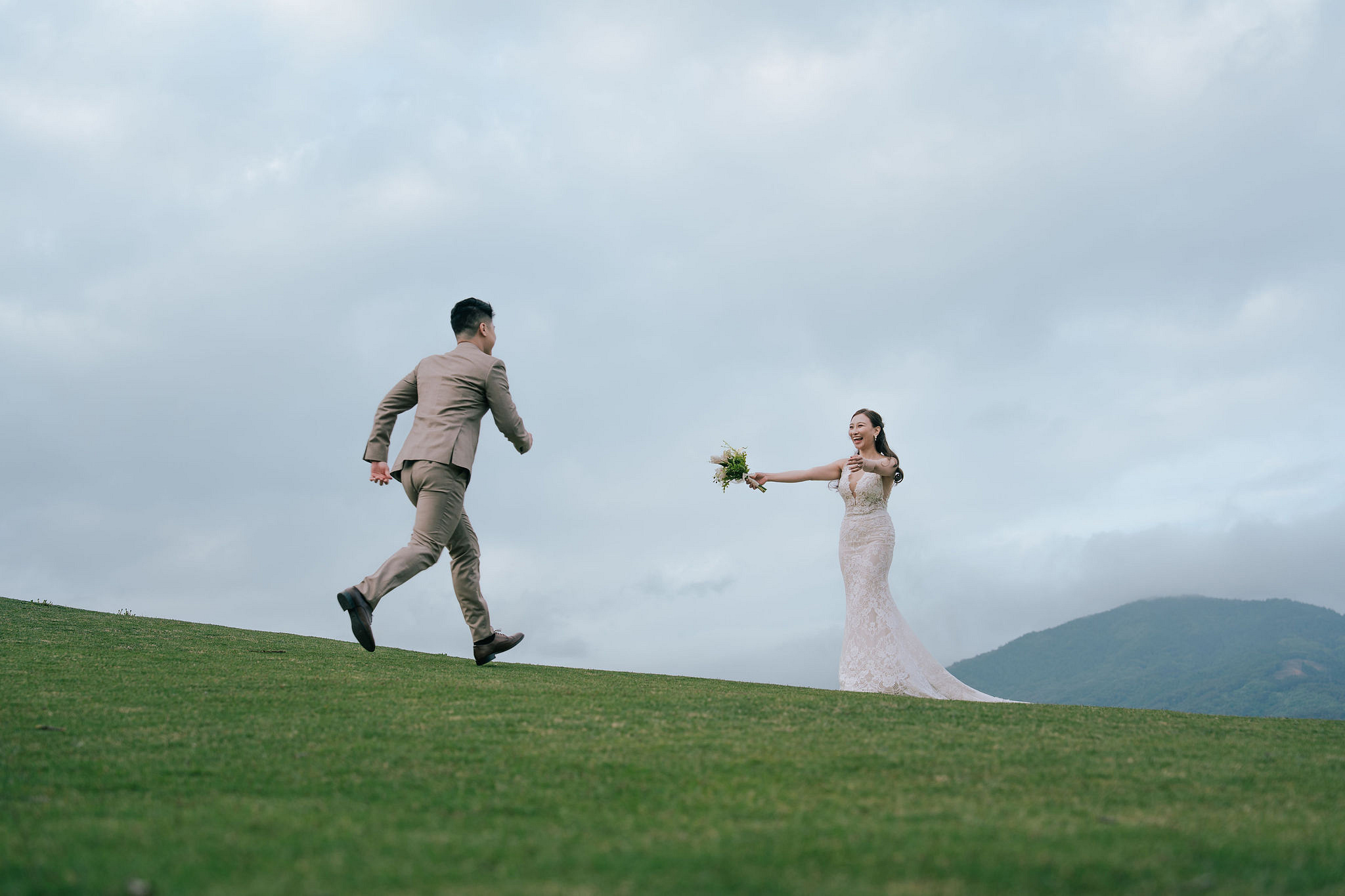 Mt. Fuji Pre-Wedding Photoshoot | Mt. Fuji Village, Oishi Park & Mt. Fuji Park at Mt. Fuji Park pre-wedding photo