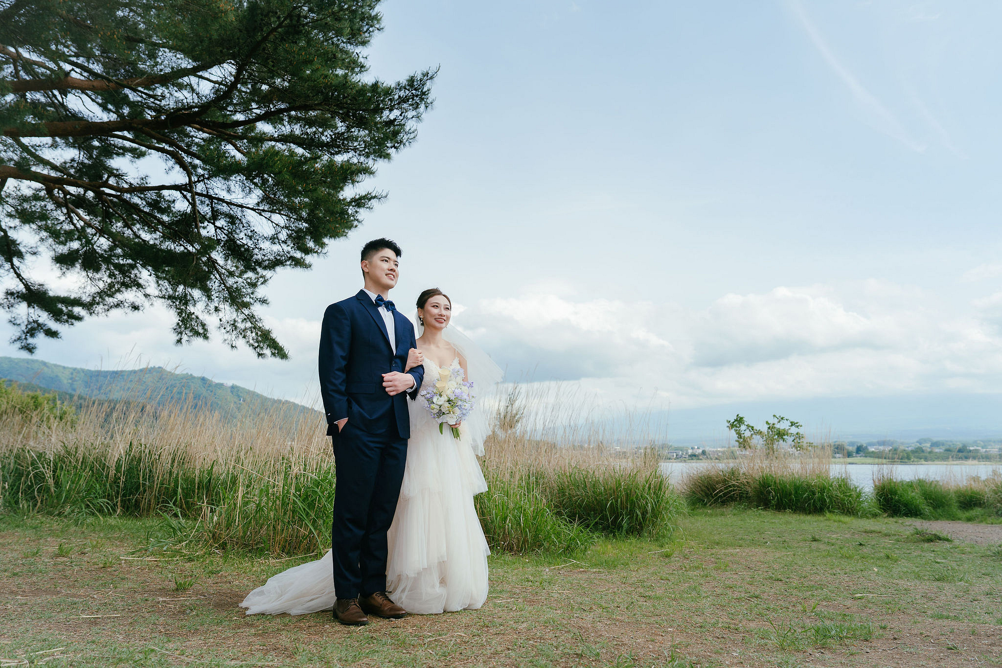 Mt. Fuji Pre-Wedding Photoshoot | Mt. Fuji Village, Oishi Park, Lake Kawaguchiko & Mt. Fuji Park at Lake Kawaguchiko pre-wedding photo