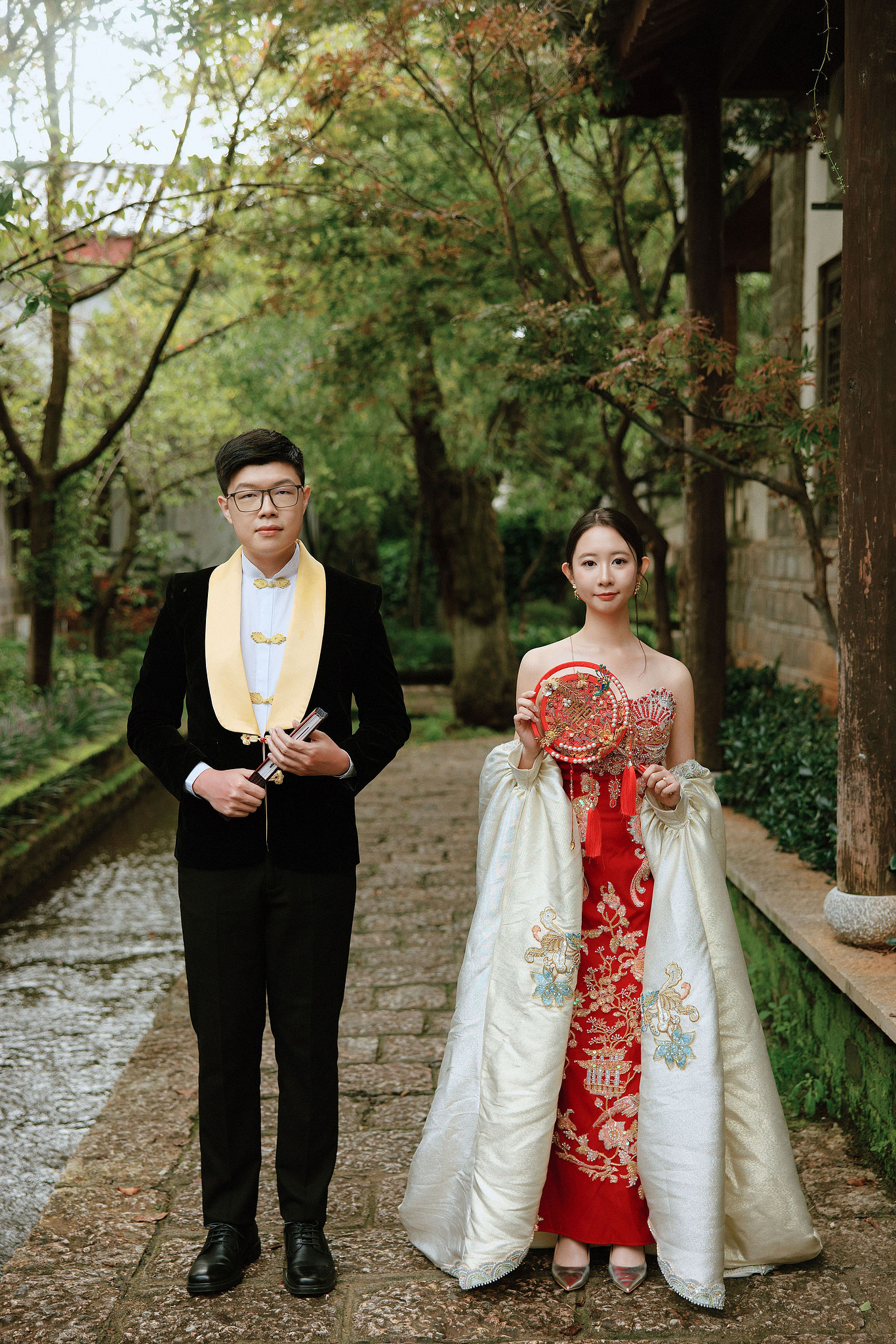 Lijiang, Yunnan Pre-Wedding Photoshoot | Spruce Meadow, Blue Moon Valley, Yulong Snow Mountain & Shuhe Ancient Town at Shuhe Ancient Town pre-wedding photo