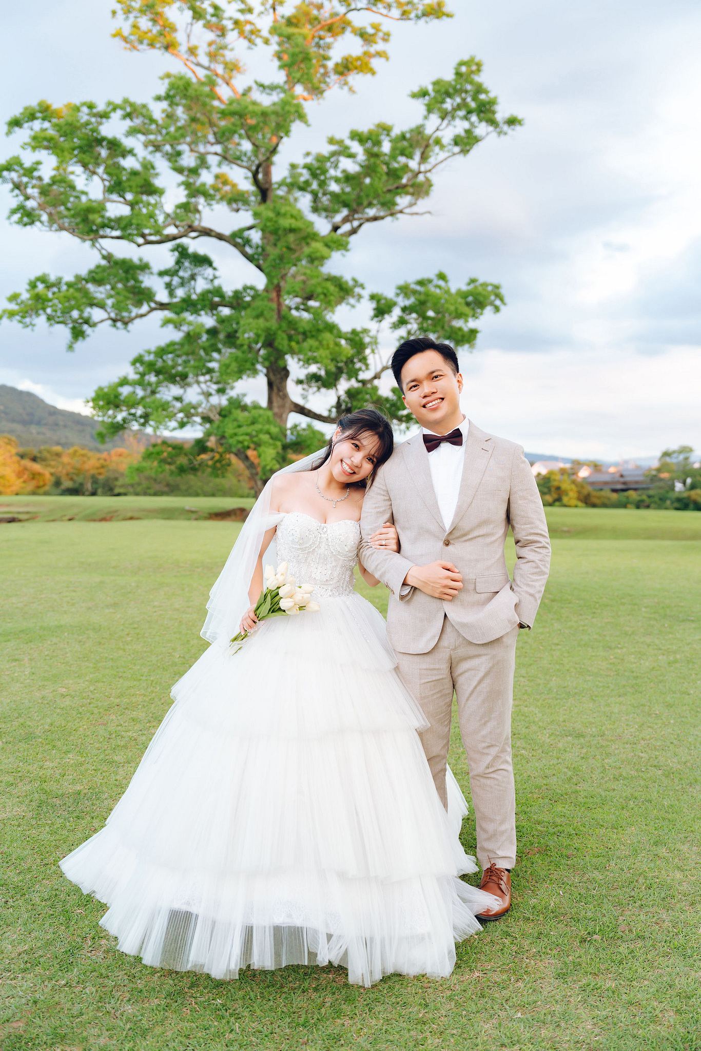Kyoto Pre-Wedding Photoshoot | Gion Streets, Higashiyama & Nara Park at Nara Park Lawns pre-wedding photo