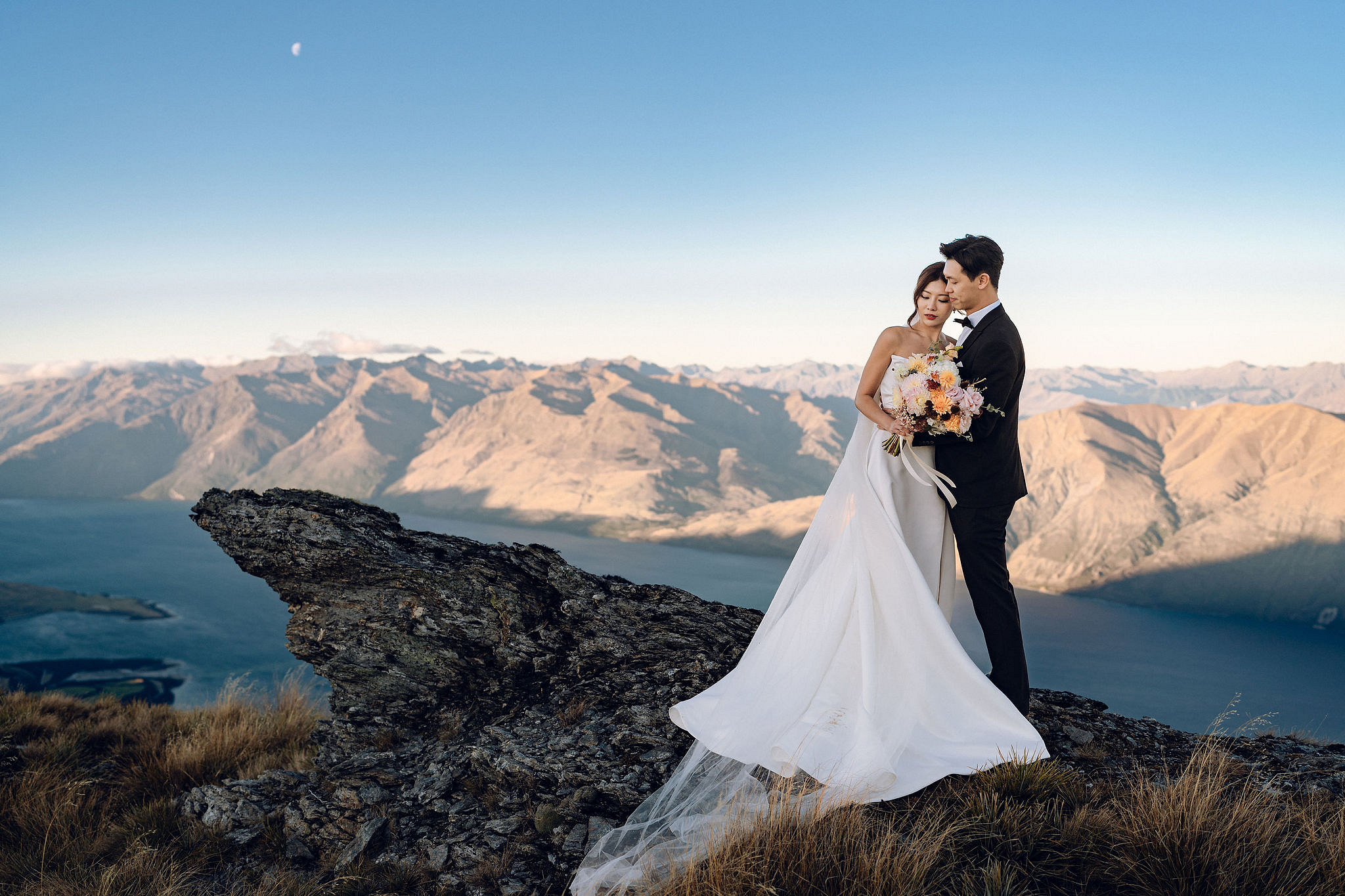 New Zealand Autumn Pre-Wedding Photoshoot Twin Peak Skippers Canyon Alpaca Farm Hilltop Cardrona Night Shoot Kombi Van at Twin Peak pre-wedding photo