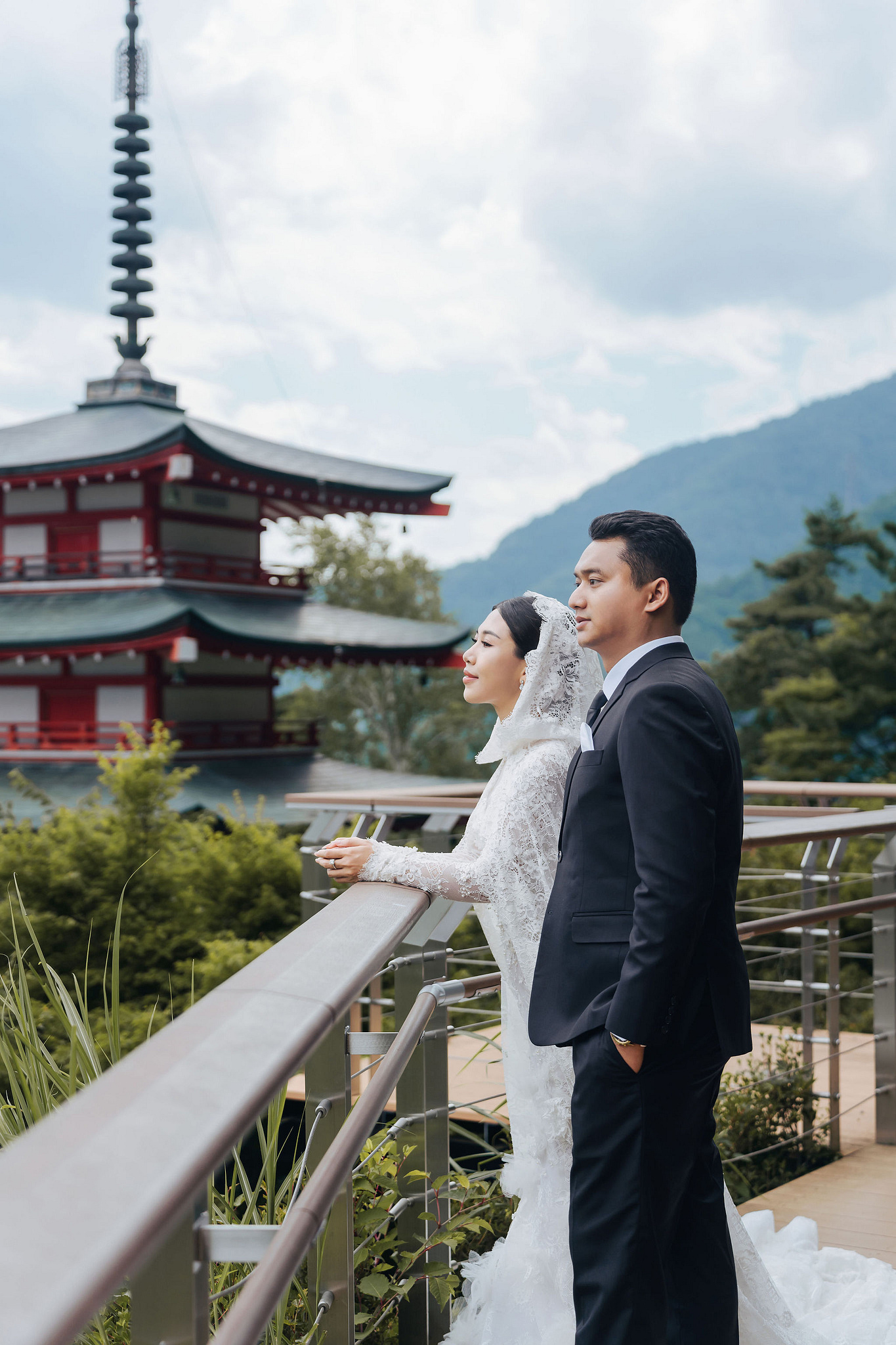 Mt. Fuji & Tokyo Pre-Wedding Photoshoot | Chureito Pagoda, Lake Kawaguchiko & Shinjuku at Chureito Pagoda pre-wedding photo