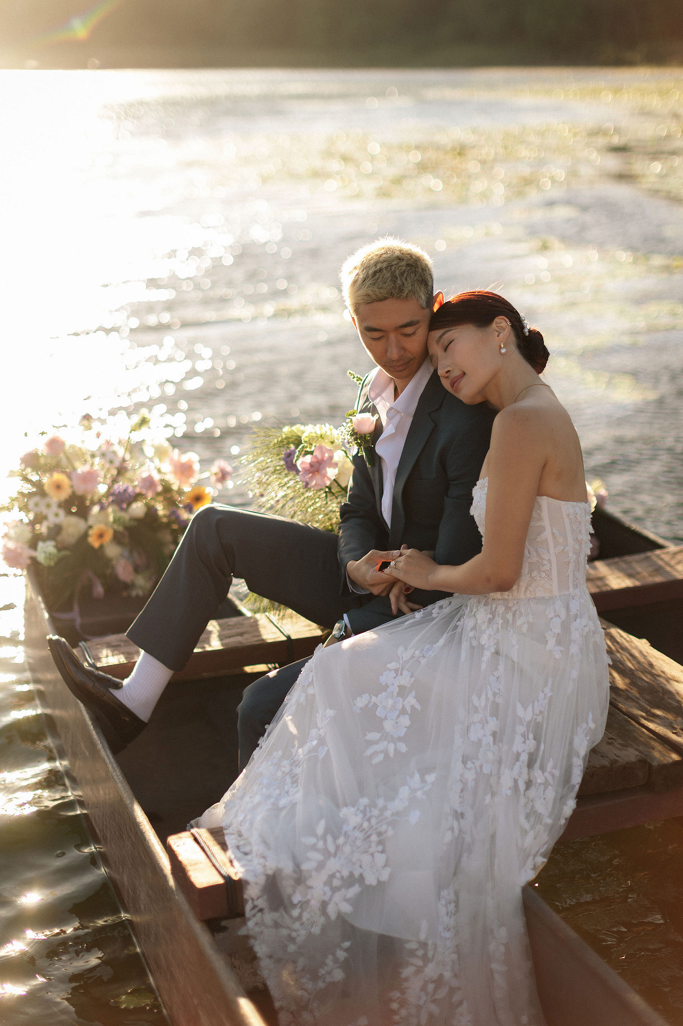 Bali Pre-Wedding Photoshoot | Lake Tamblingan, Kebun Raya Botanic Gardens & Blangsinga Waterfall at Lake Tamblingan pre-wedding photo