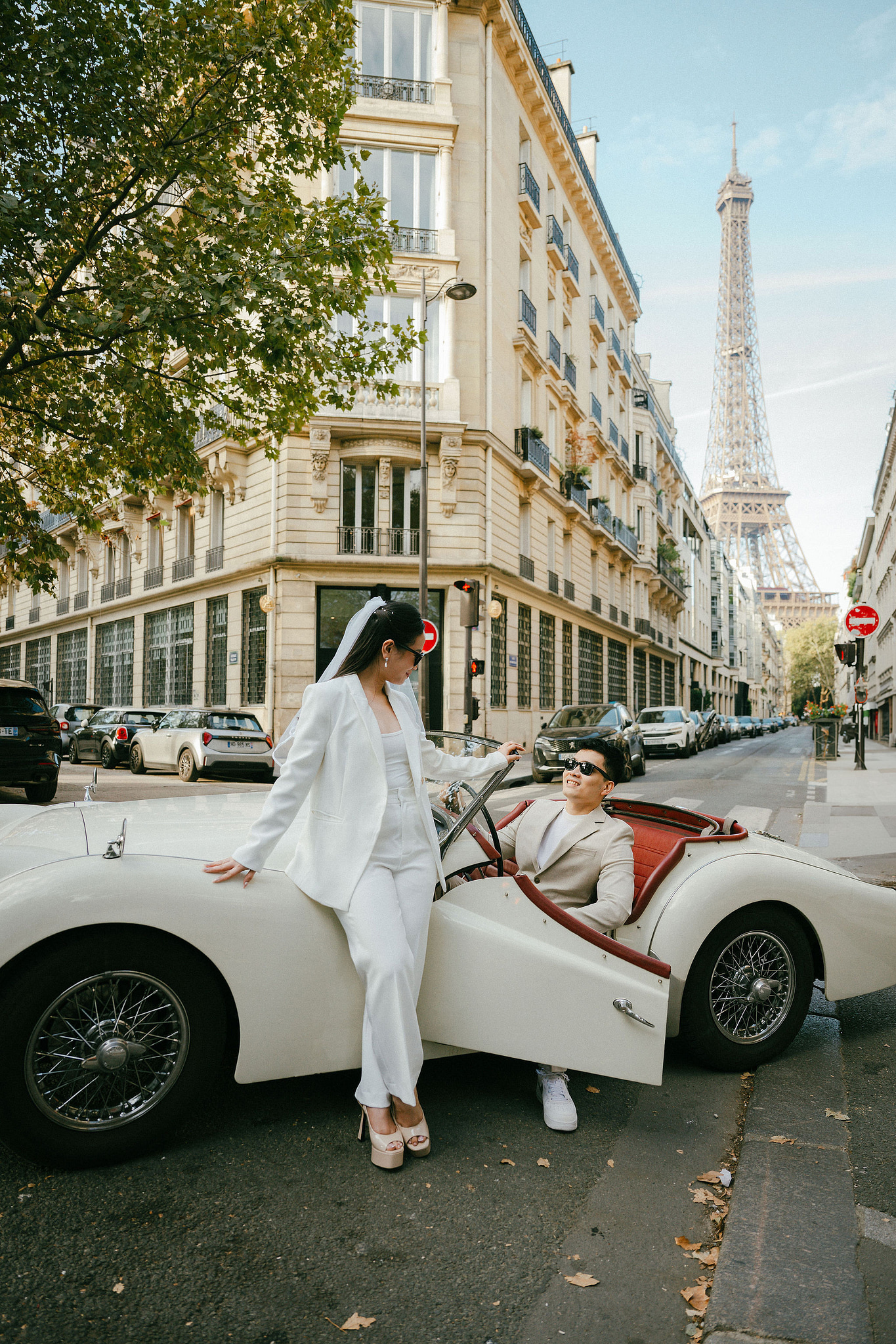 Paris Pre-Wedding Photoshoot | Trocadéro, Vintage Car, Parisian Café, Paris Rooftop & Louvre at Vintage Car pre-wedding photo