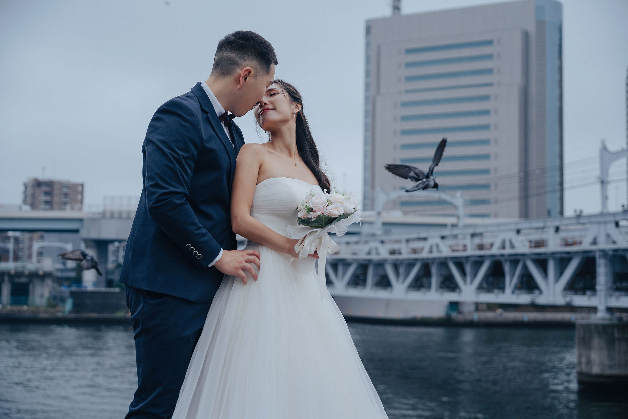 Tokyo Pre-Wedding Photoshoot | Tokyo Shrine, Tokyo Riverfront & Shinjuku at Tokyo Riverfront pre-wedding photo
