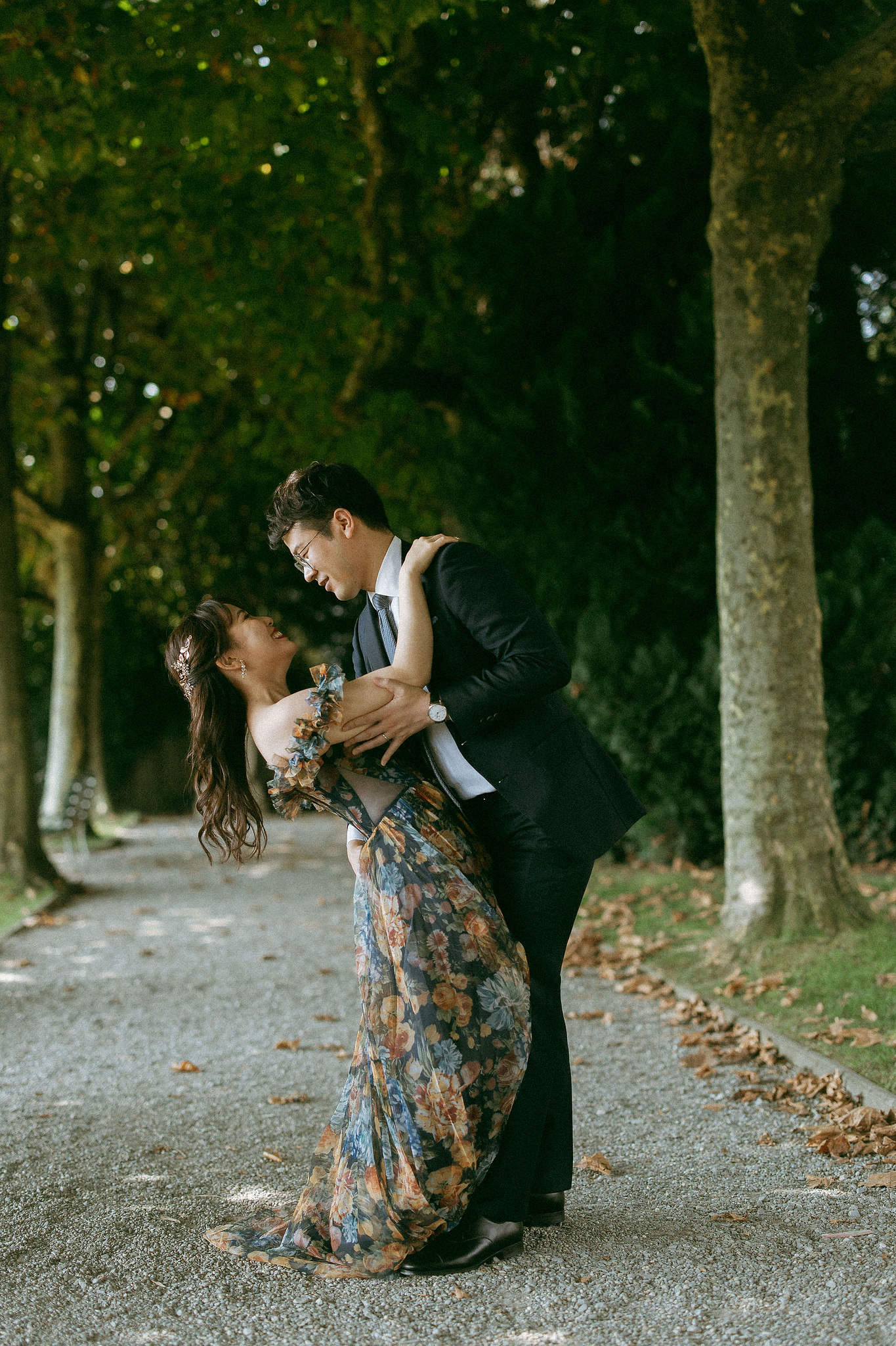 Switzerland Honeymoon Photoshoot Lucerne City Grindelwald First Cliff Lauterbrunnen Village at Lucerne pre-wedding photo