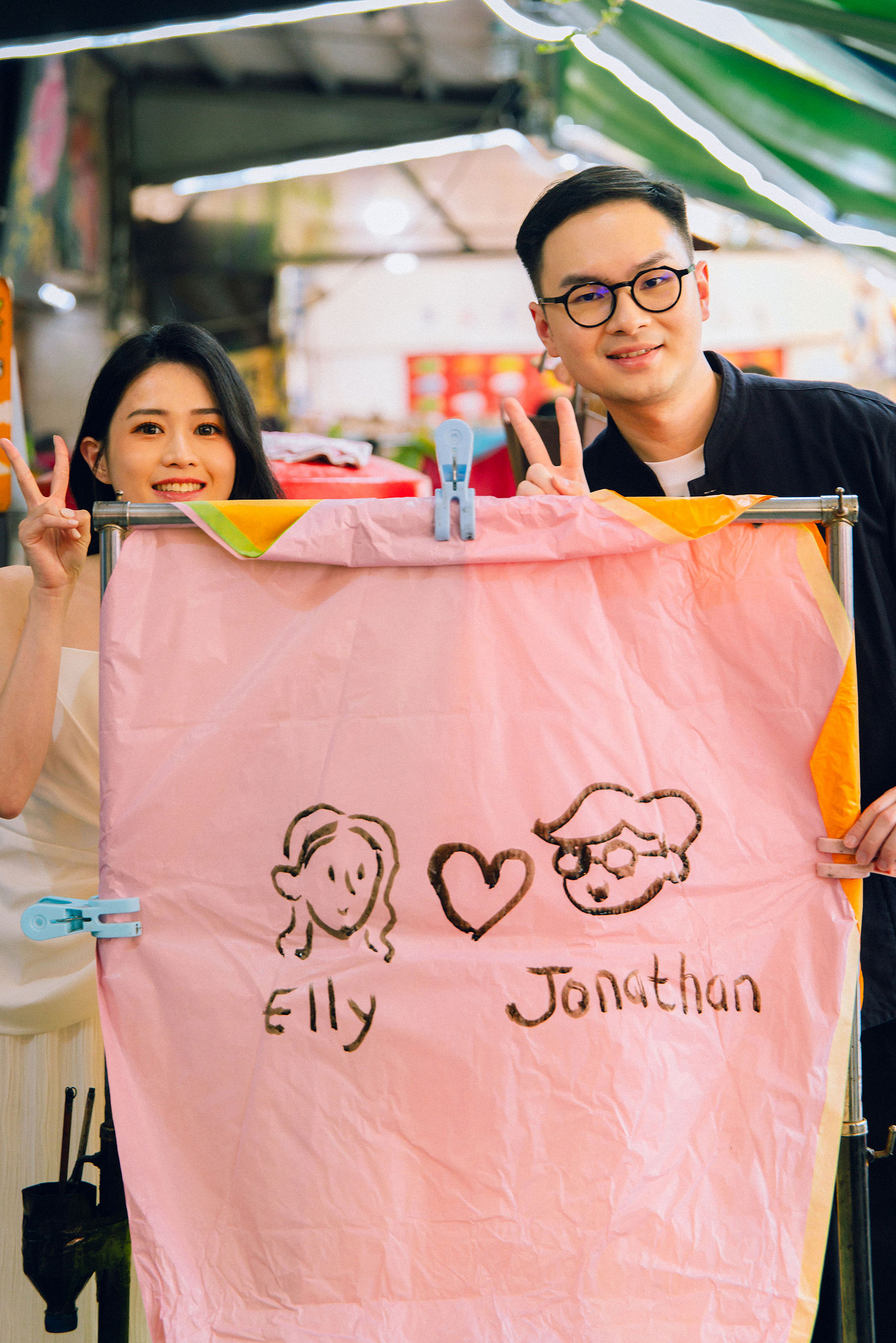 Taiwan Pre-Wedding Photoshoot | Dadaocheng, Shifen & Jiufen at Shifen pre-wedding photo