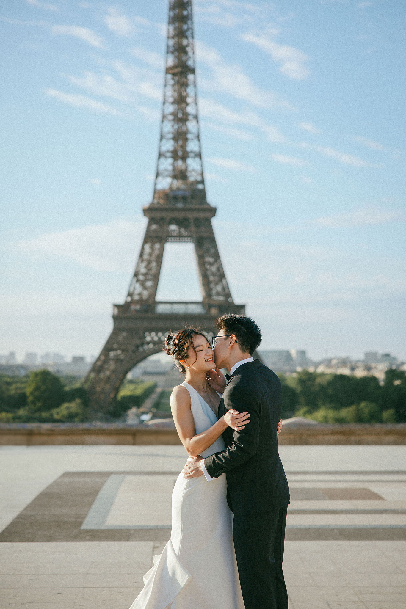 Paris Pre-Wedding Photoshoot | Place du Trocadéro, Luxembourg Gardens, Parisian Café, Louvre & Bir-Hakeim Bridge at Place du Trocadéro pre-wedding photo
