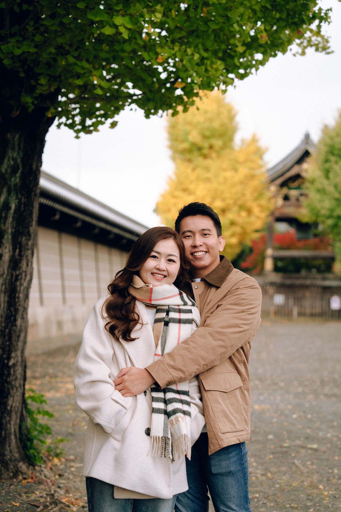 Kyoto Pre-Wedding Photoshoot | Arashiyama River, Arashiyama Temple & Mt. Wakakusa at Arashiyama Temple pre-wedding photo