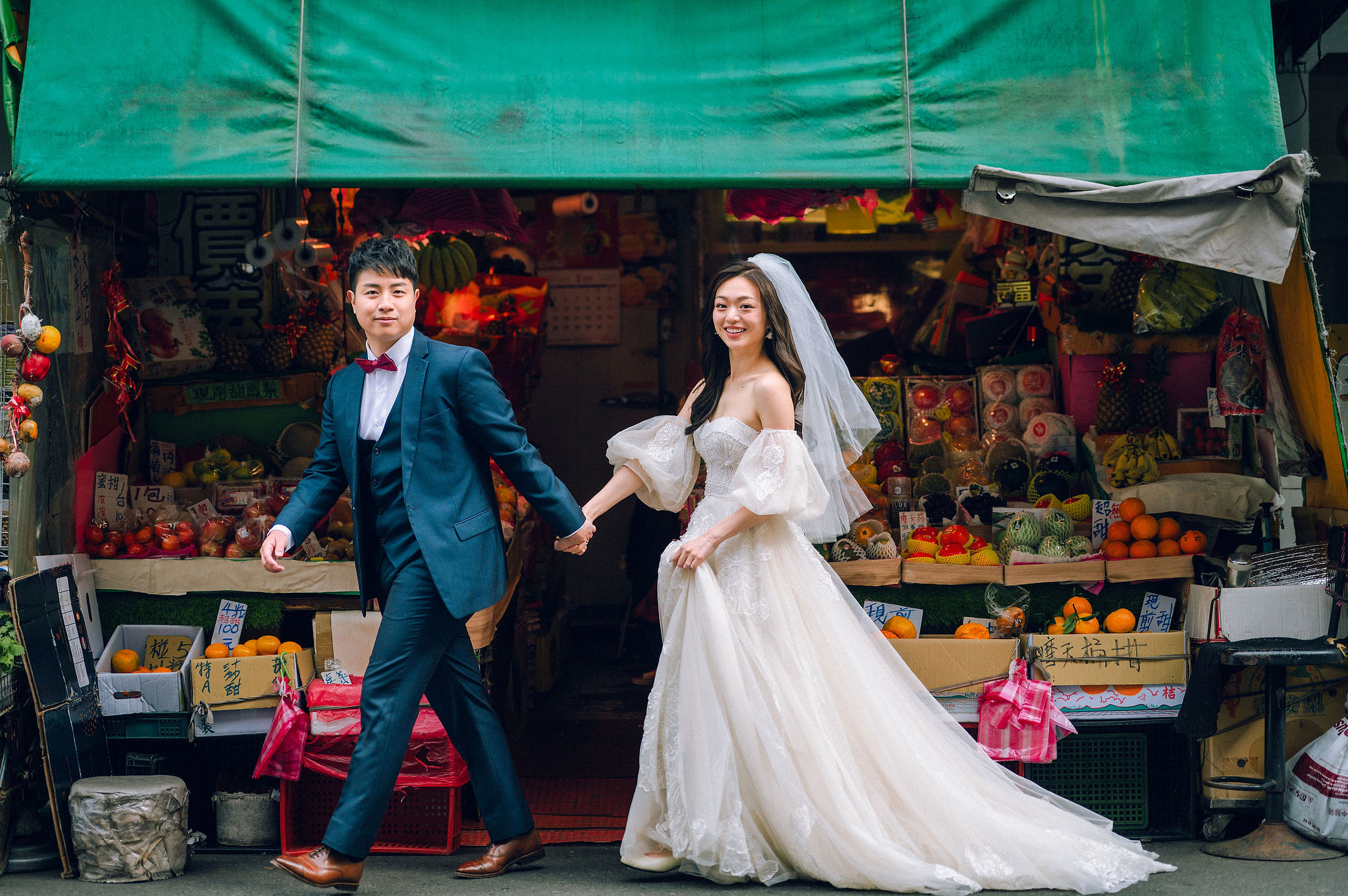 Taiwan Pre-Wedding Photoshoot | Dadaocheng, Nanjing Road & Huaxi Street at Dadaocheng pre-wedding photo